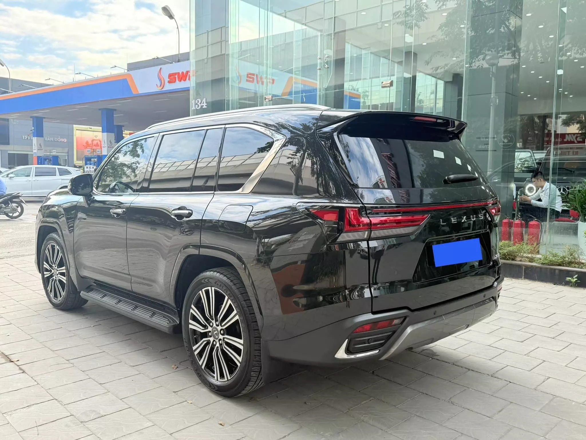 Bán Lexus LX600 Urban 7 chỗ,sản xuất 2023, lăn bánh 8000 Km xe như mới-6