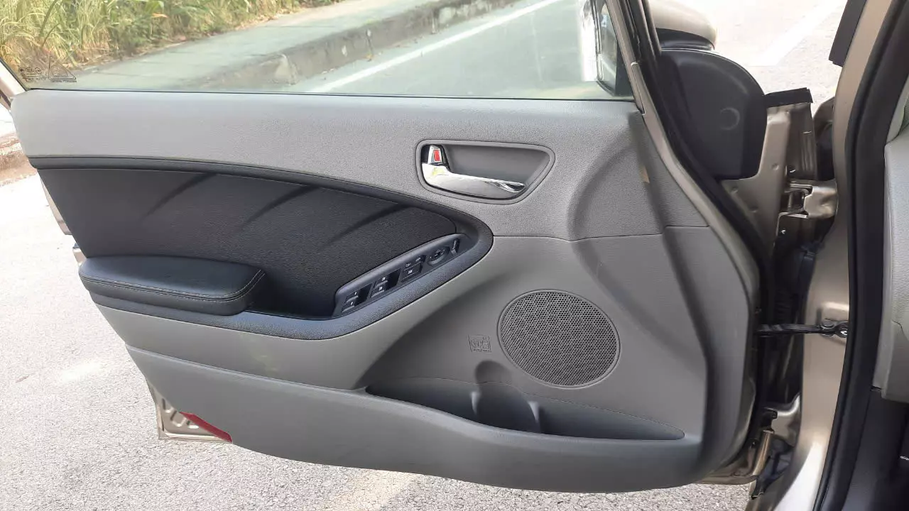 Bán nhanh xe  K3 đời 2016 xe 1.6AT  một chủ từ đầu -3