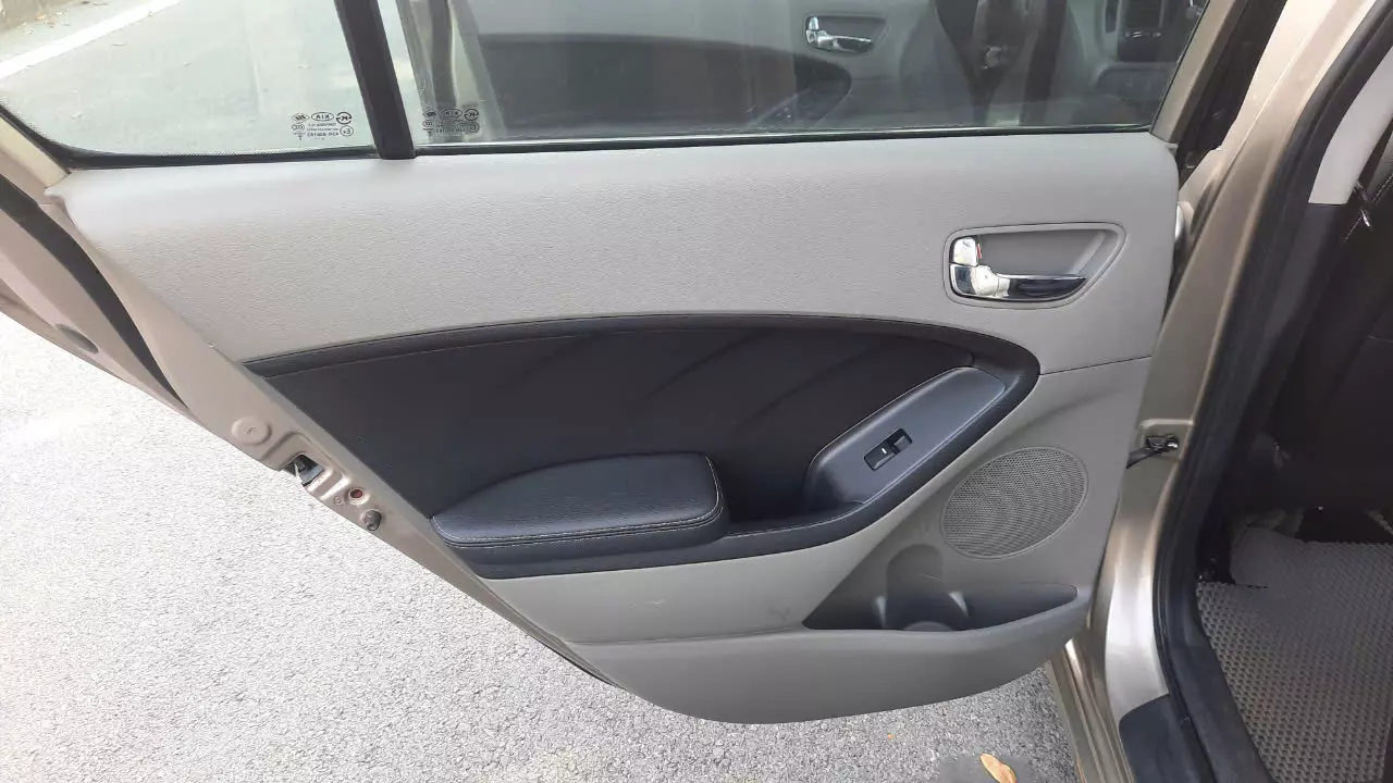 Bán nhanh xe  K3 đời 2016 xe 1.6AT  một chủ từ đầu -6