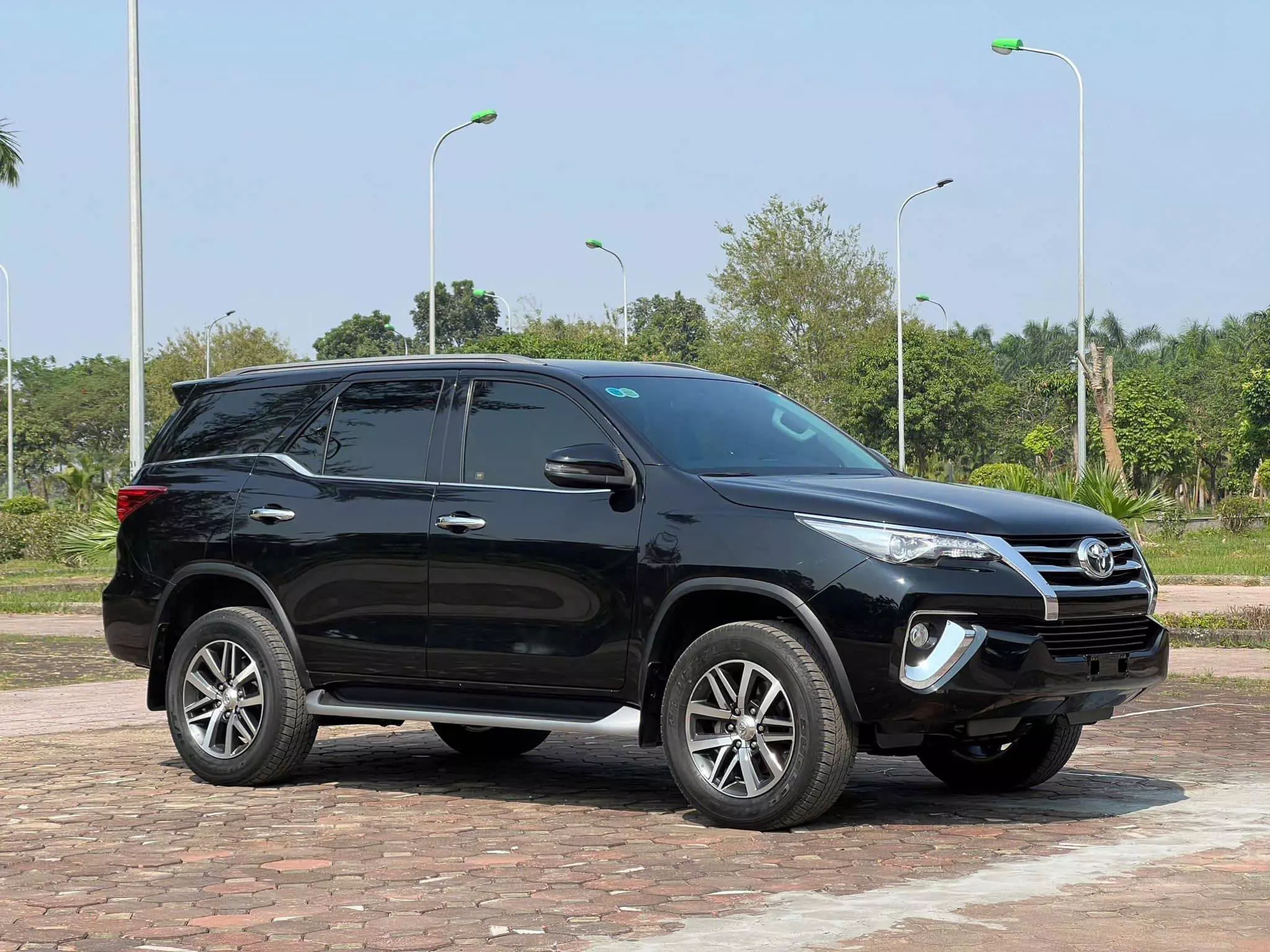 Chính chủ bán xe Toyota Fortuner 4x4 máy xăng sản xuất 2019 nhập khẩu.-2