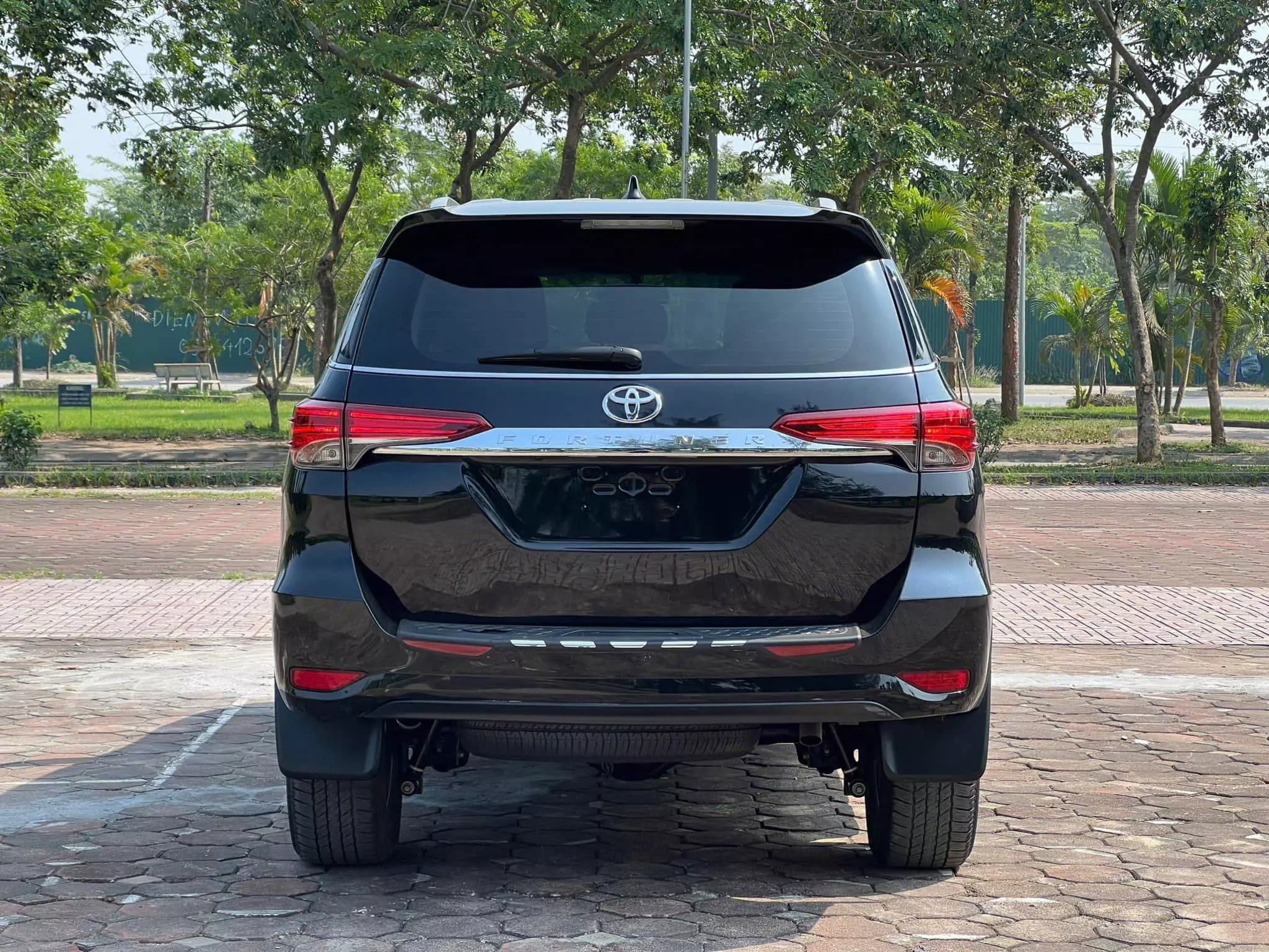 Chính chủ bán xe Toyota Fortuner 4x4 máy xăng sản xuất 2019 nhập khẩu.-6