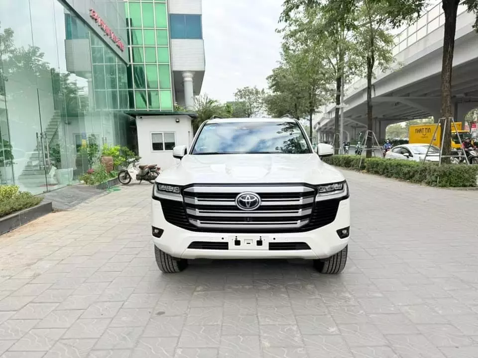 Bán Toyota Land Cruiser LC300, model 2022, tên công ty, biển Hà Nội.-0