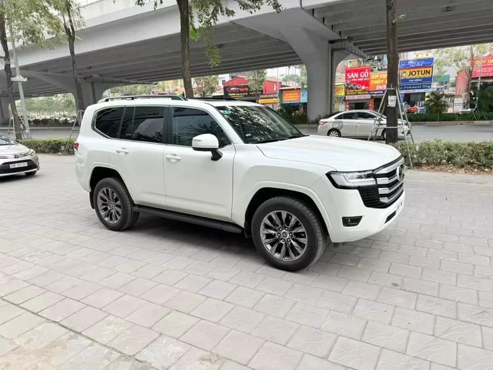 Bán Toyota Land Cruiser LC300, model 2022, tên công ty, biển Hà Nội.-2