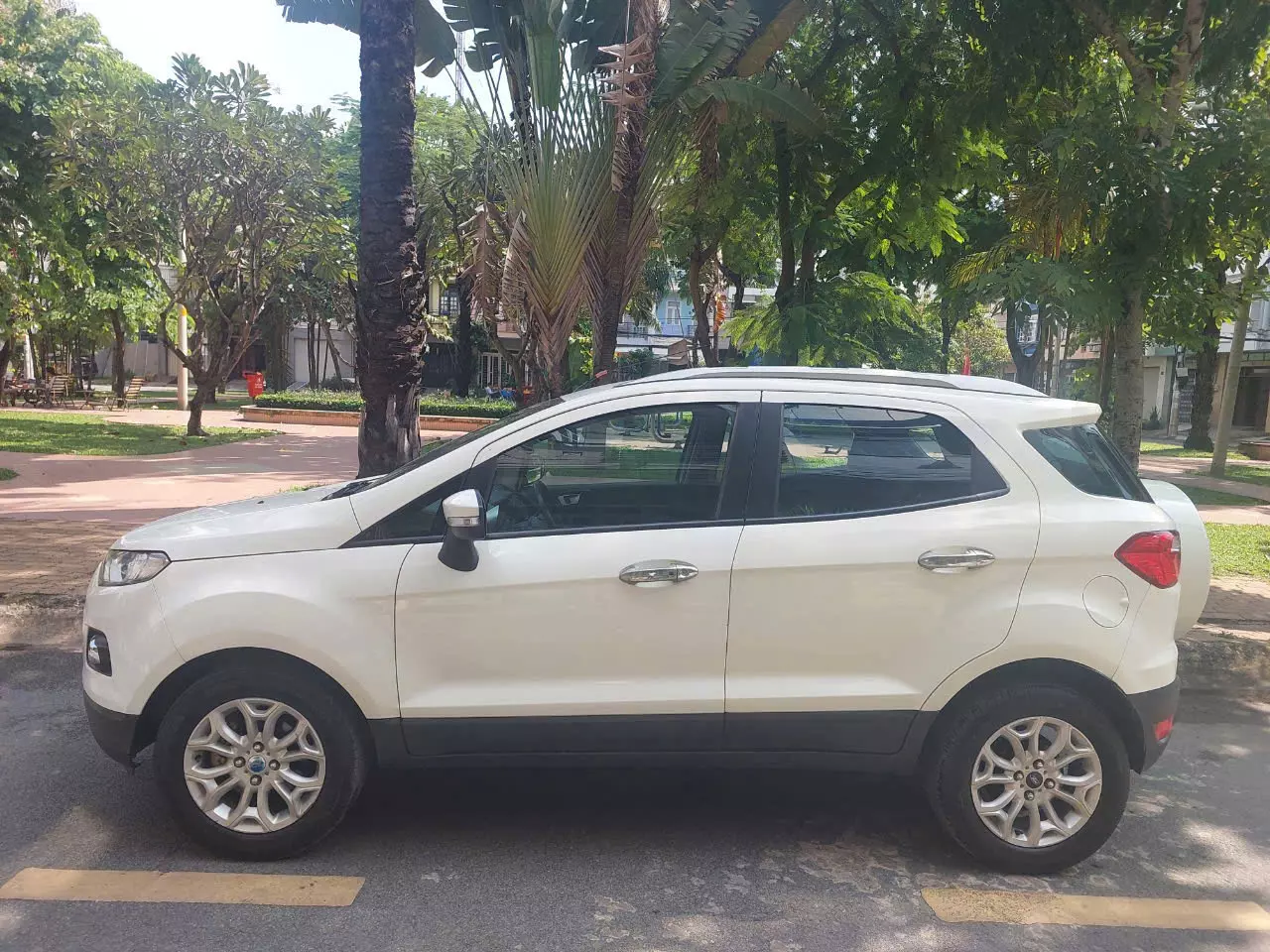 CHÍNH CHỦ  CẦN  BÁN XE FORD 2016-0