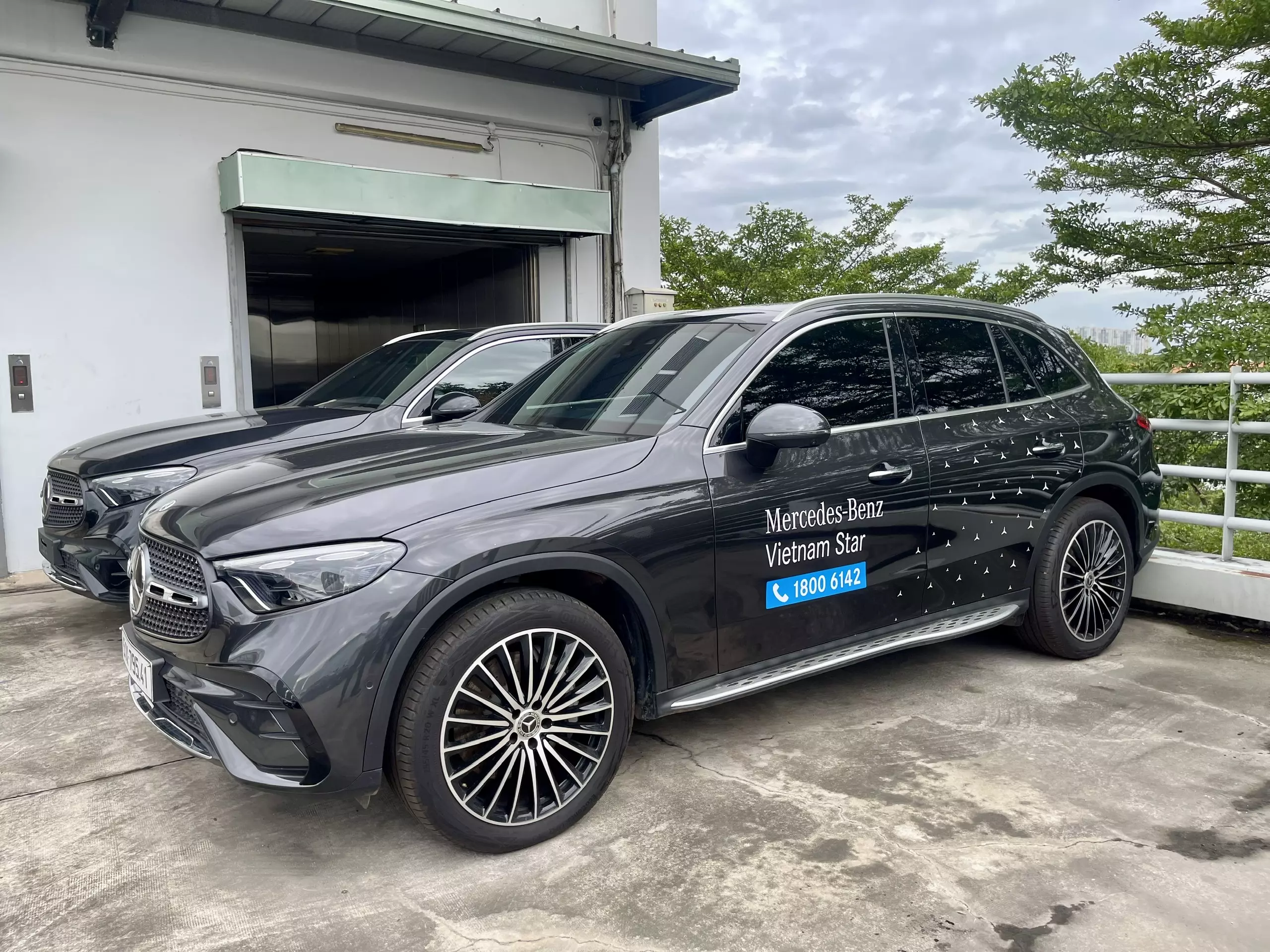 Mercedes-Benz GLC 300 Lướt Chính Hãng Đi 5.000 Km, Giá Chỉ 2 Tỷ 6-0