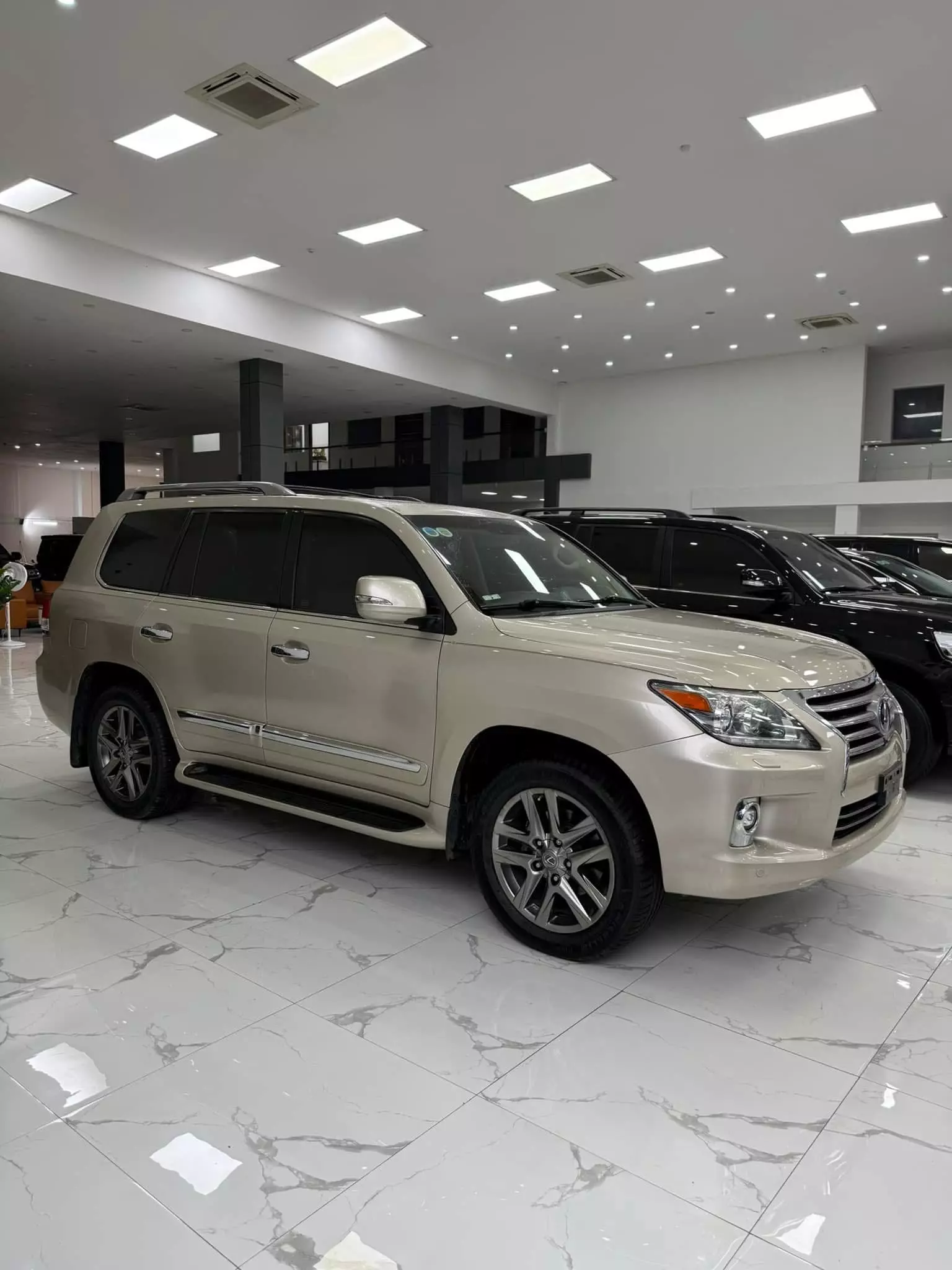 Bán Lexus LX570 nhập Mỹ, sản xuất 2014, xe chạy ít cực mới.-2