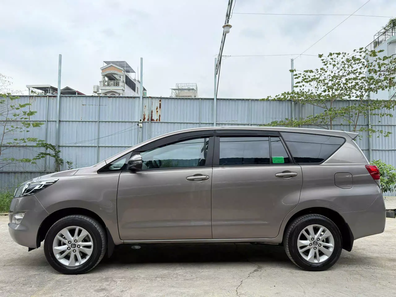 Chính chủ bán xe Innova 2019 2.0E Sàn tự động-0