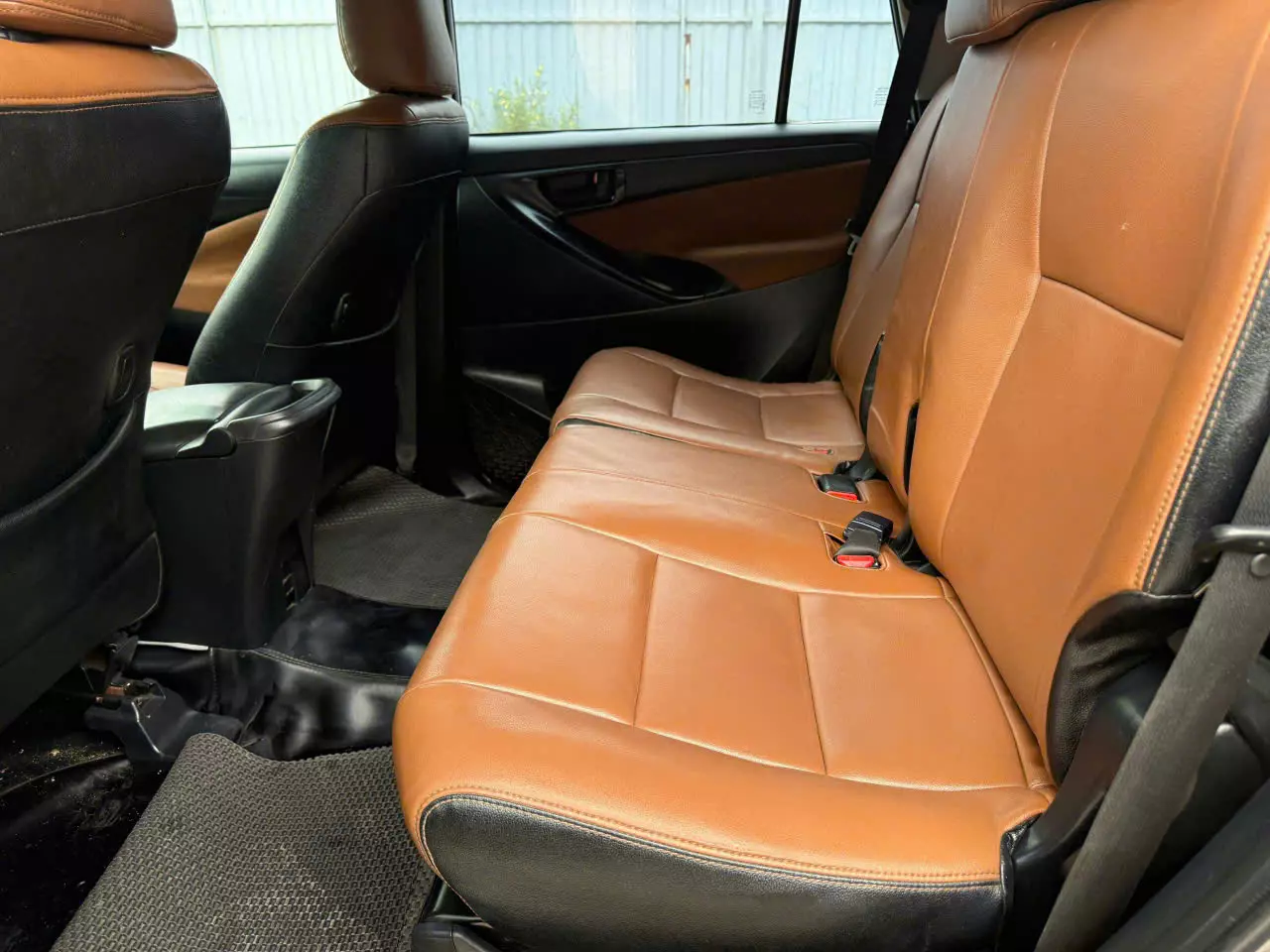 Chính chủ bán xe Innova 2019 2.0E Sàn tự động-1