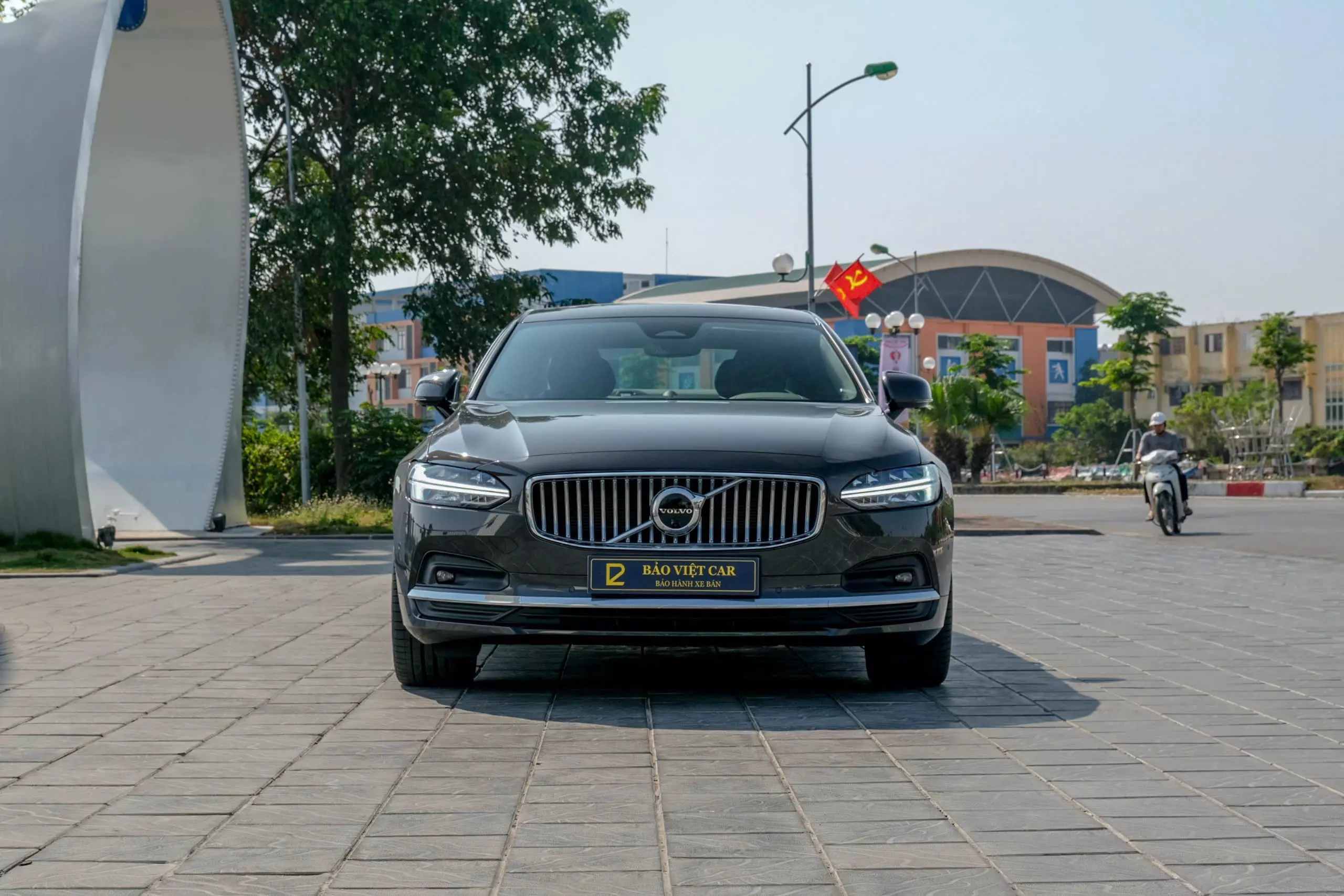 Bán nhanh xe Volvo S90 B6 Ultimate phiên bản 2023 màu Xám Platinum Grey - Nội thất nâu Cafe-1