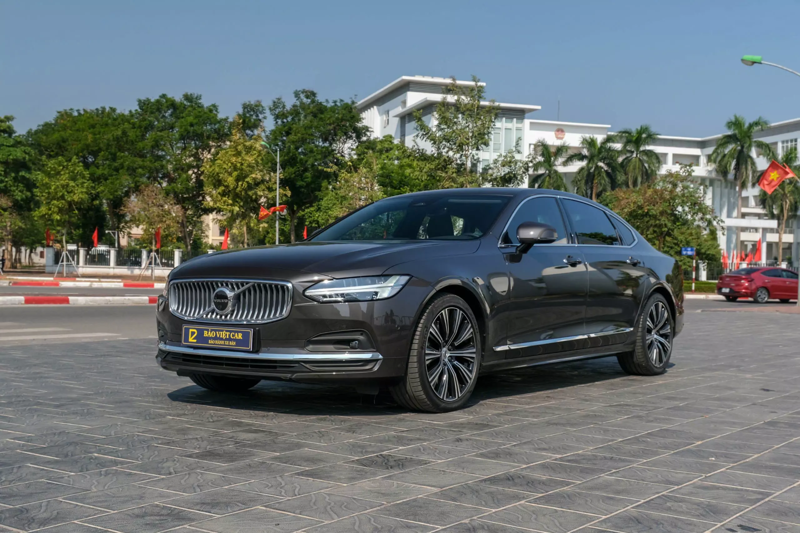 Bán nhanh xe Volvo S90 B6 Ultimate phiên bản 2023 màu Xám Platinum Grey - Nội thất nâu Cafe-4