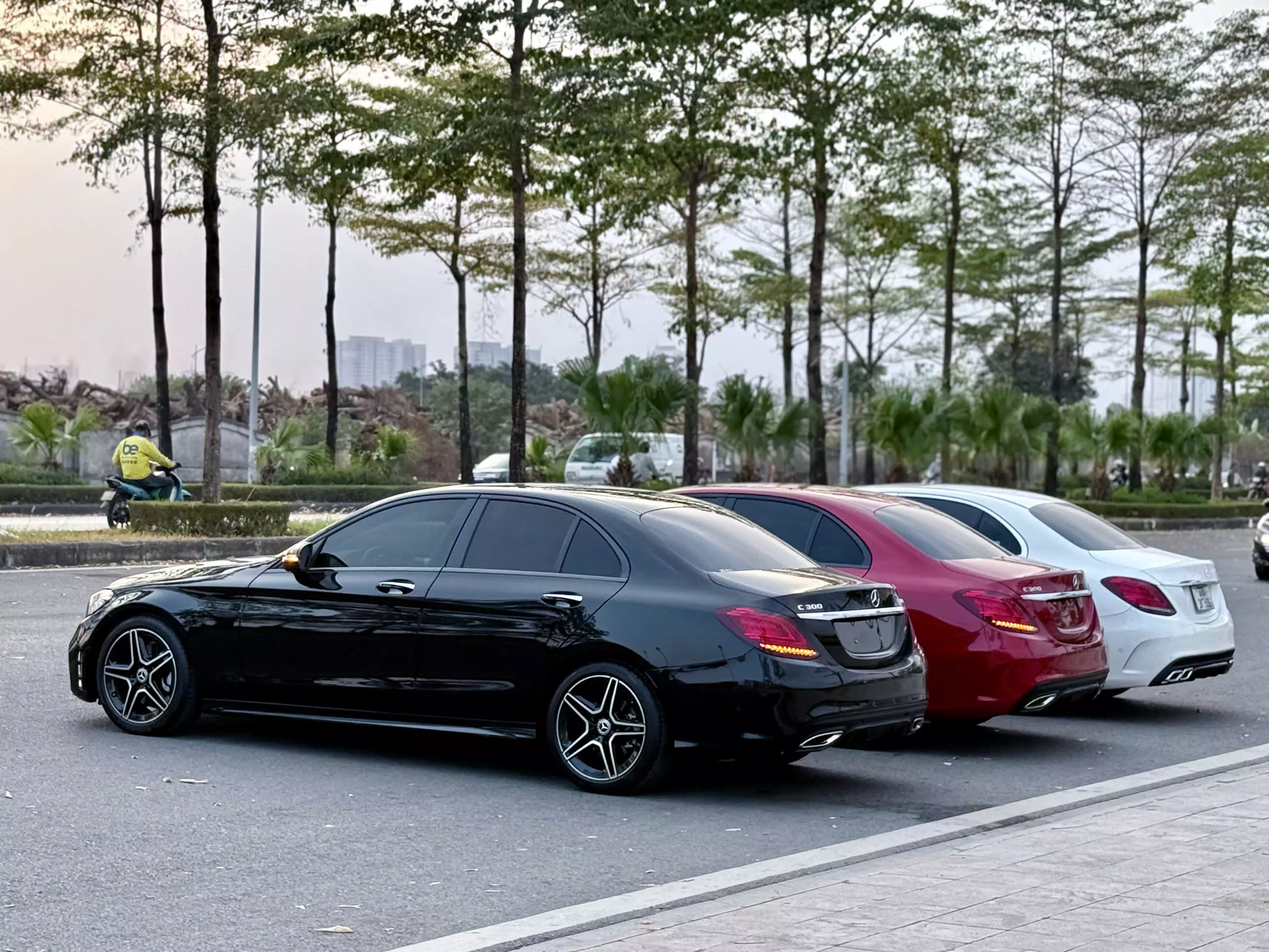 SẴN BA BÉ HẠT TIÊU MERCEDES CHỜ KHÁCH -0