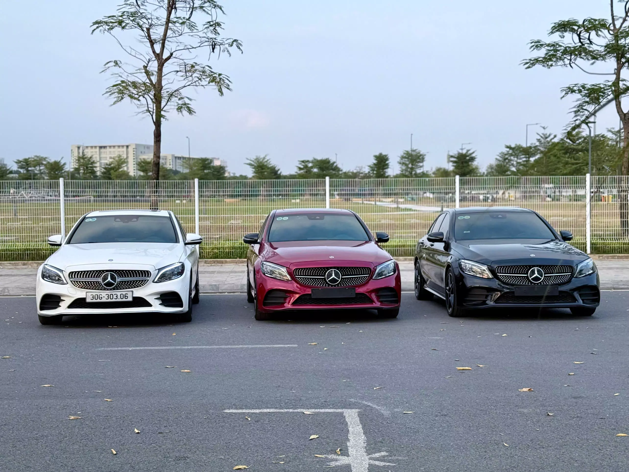 SẴN BA BÉ HẠT TIÊU MERCEDES CHỜ KHÁCH -1