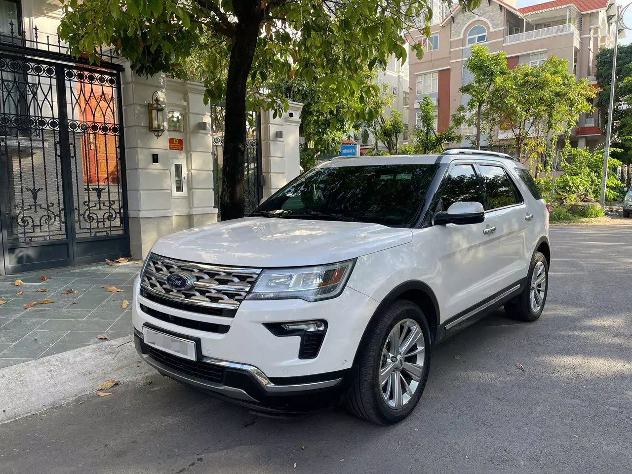 Gia đình có nhu cầu cần bán xe Explorer 2018 đăng ký 2019 (bản nâng cấp)-3