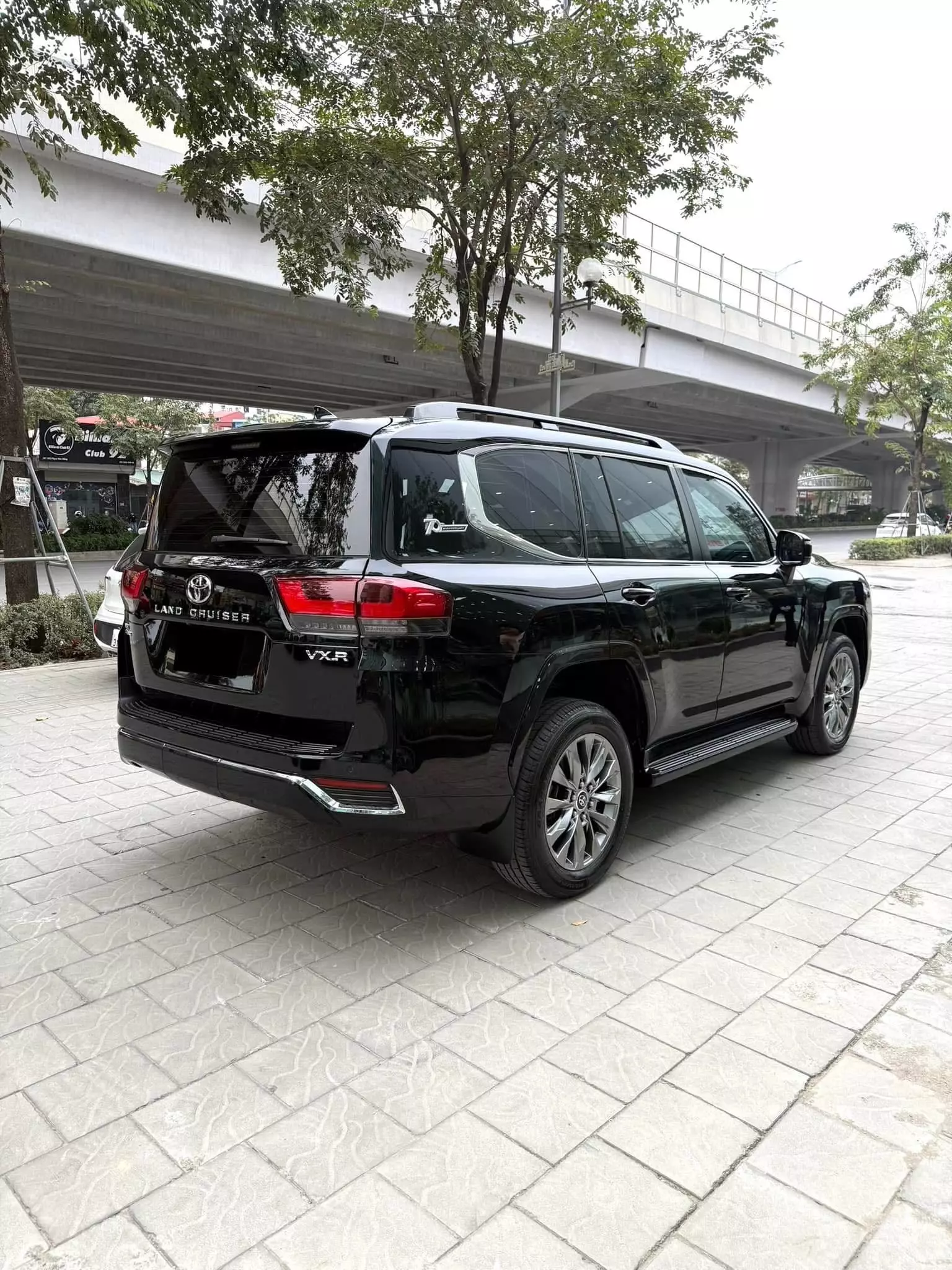 Bán Toyota Land Cruiser LC300 VXR nhập Trung Đông, Model 2022-3