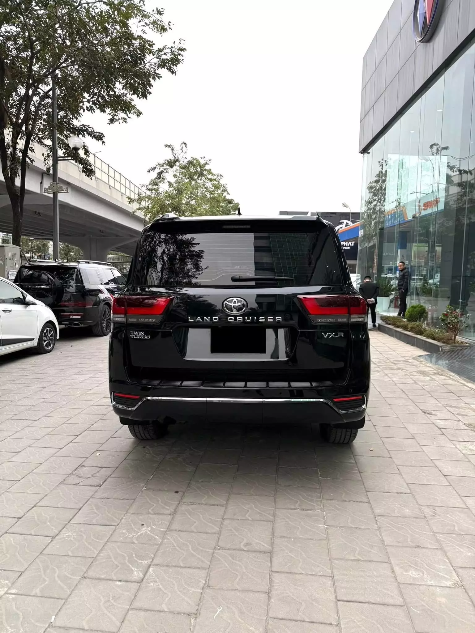 Bán Toyota Land Cruiser LC300 VXR nhập Trung Đông, Model 2022-4