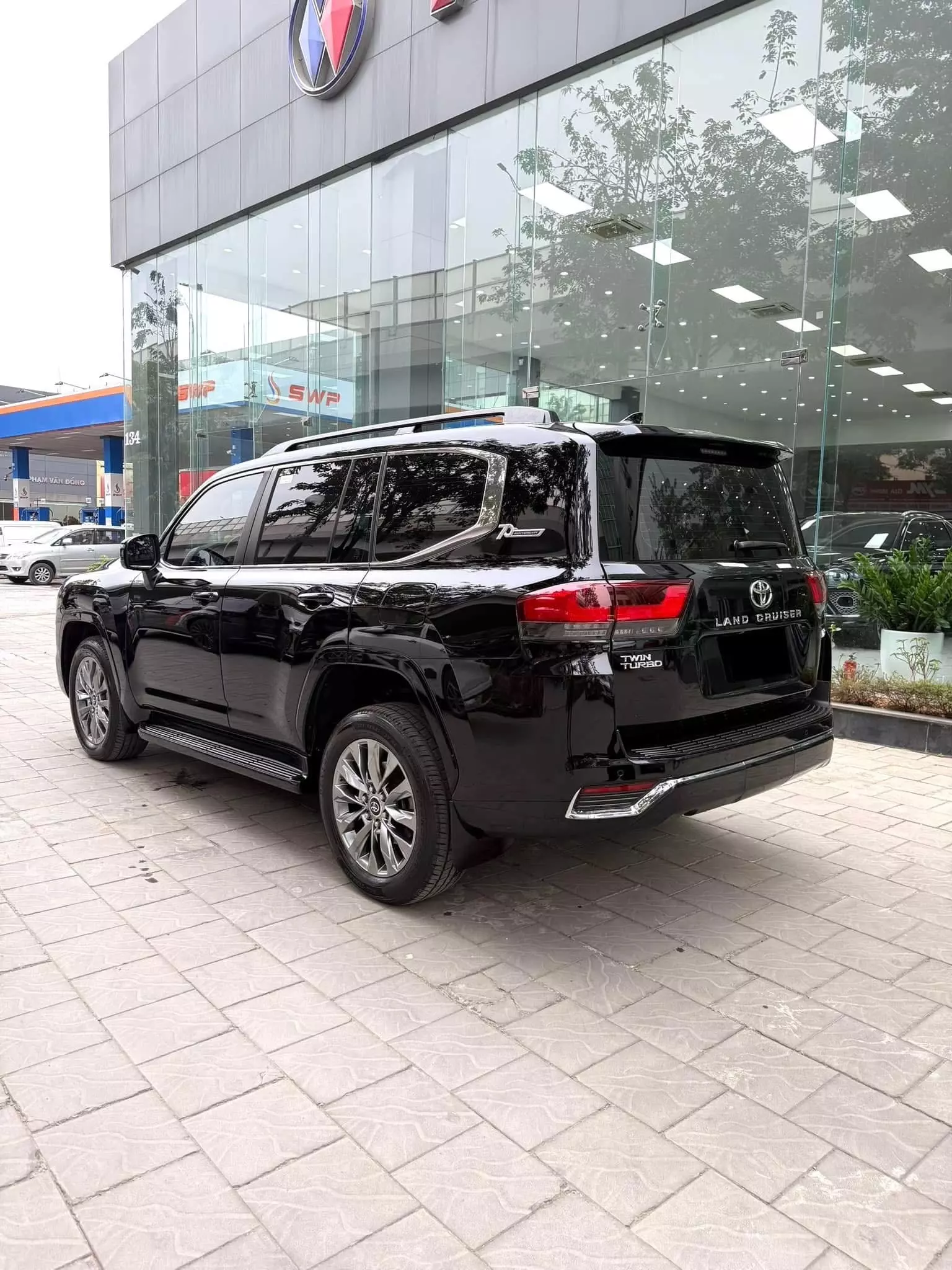 Bán Toyota Land Cruiser LC300 VXR nhập Trung Đông, Model 2022-5