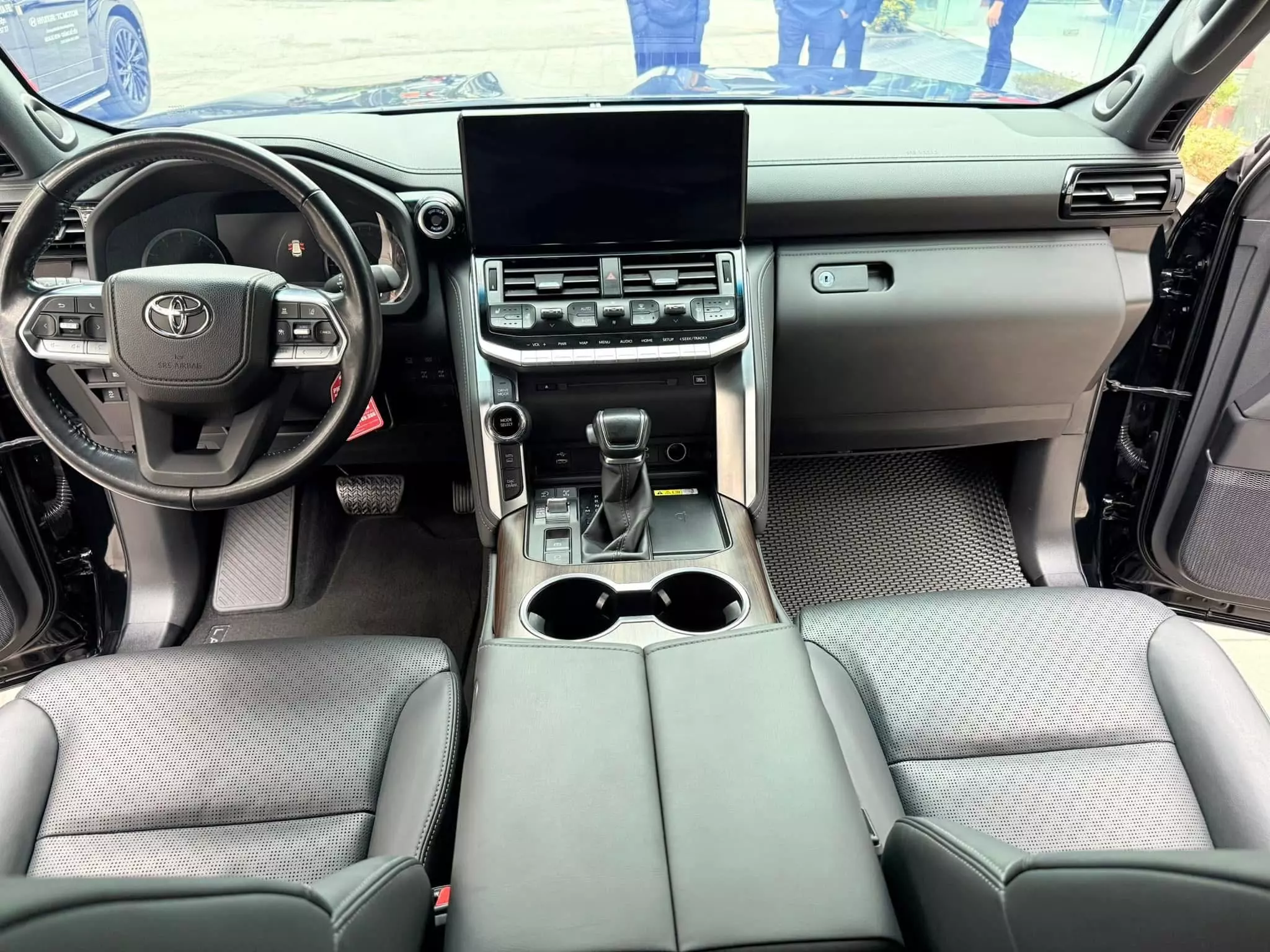 Bán Toyota Land Cruiser LC300 VXR nhập Trung Đông, Model 2022-7