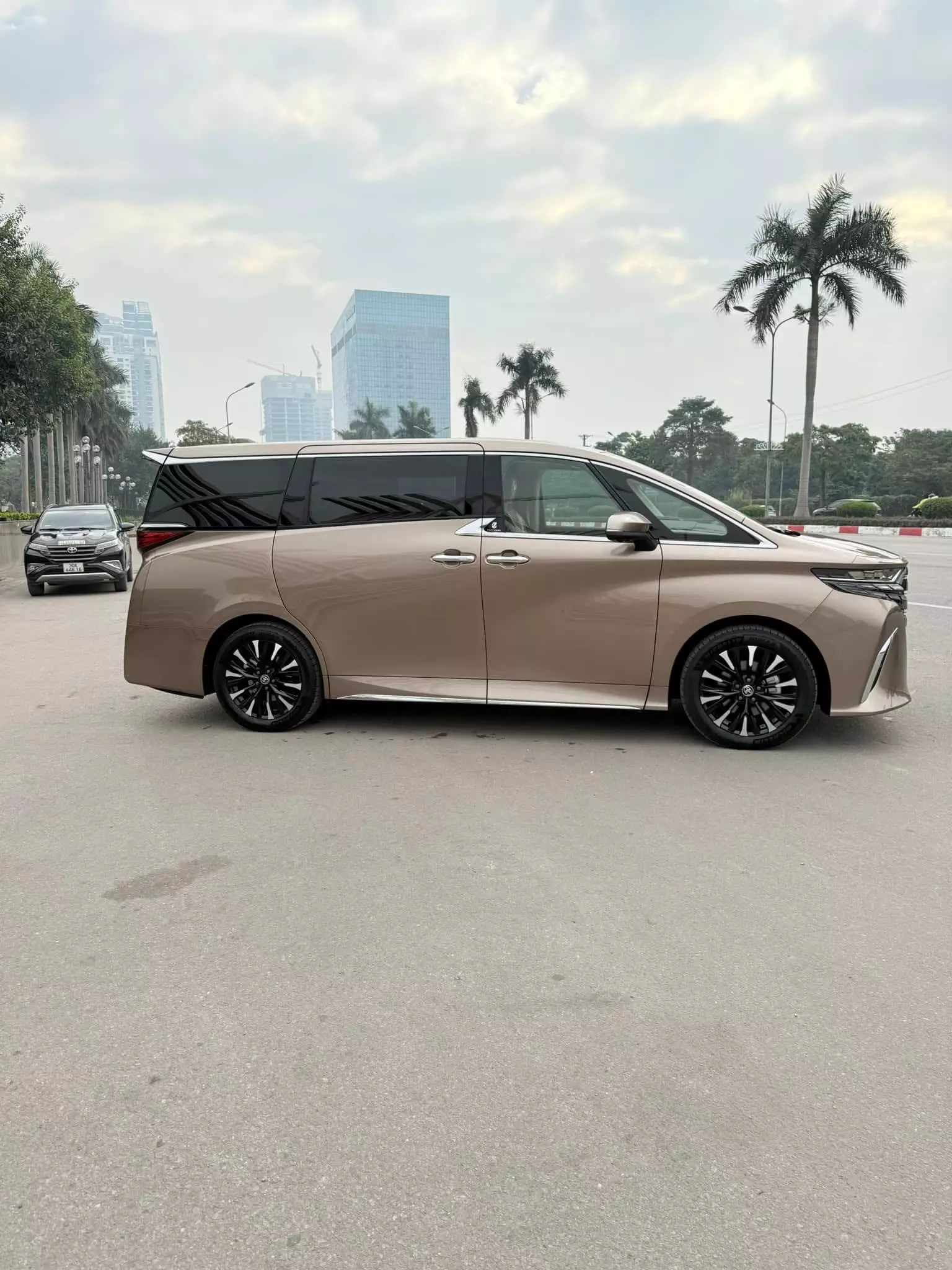 Bán Toyota Alphard 2.4 AT sản xuất 2024, mới 100%, xe giao ngay.-1