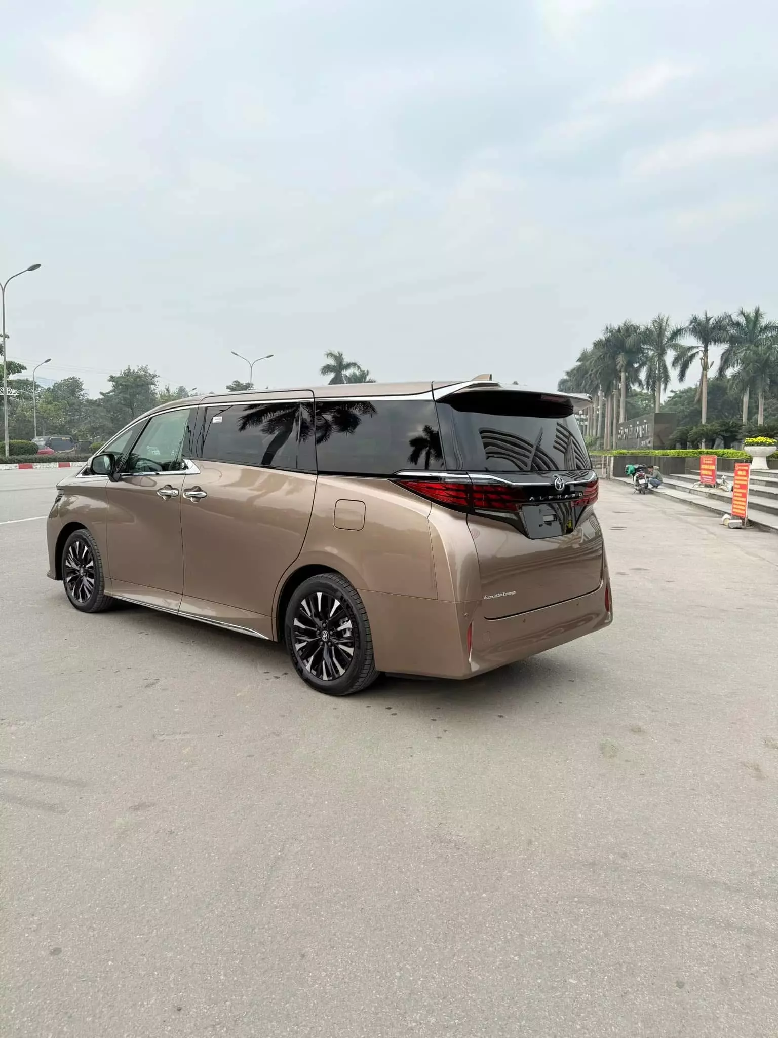 Bán Toyota Alphard 2.4 AT sản xuất 2024, mới 100%, xe giao ngay.-3