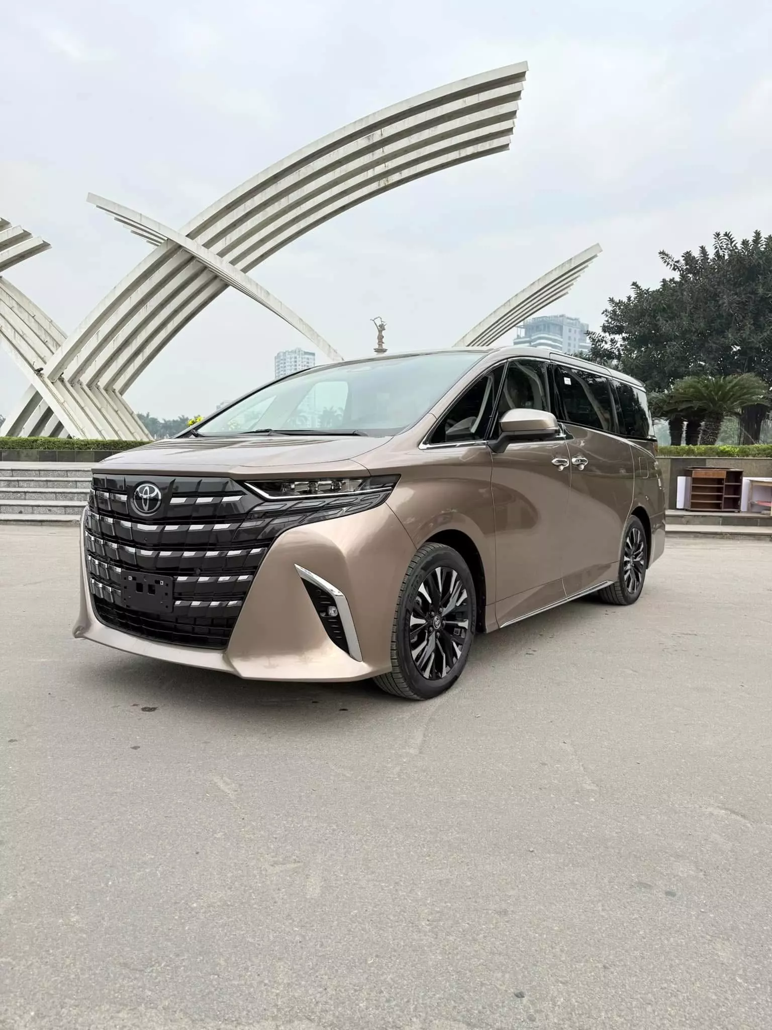 Bán Toyota Alphard 2.4 AT sản xuất 2024, mới 100%, xe giao ngay.-6