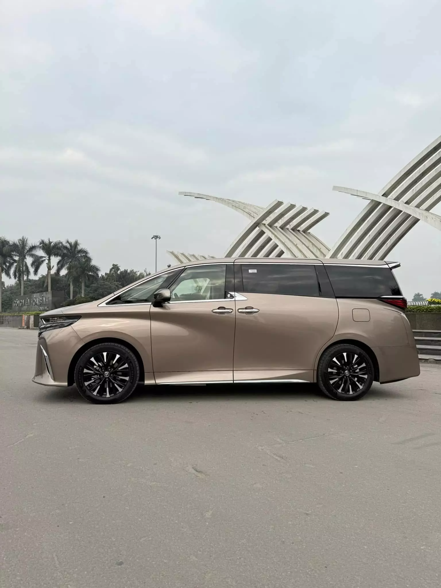 Bán Toyota Alphard 2.4 AT sản xuất 2024, mới 100%, xe giao ngay.-7