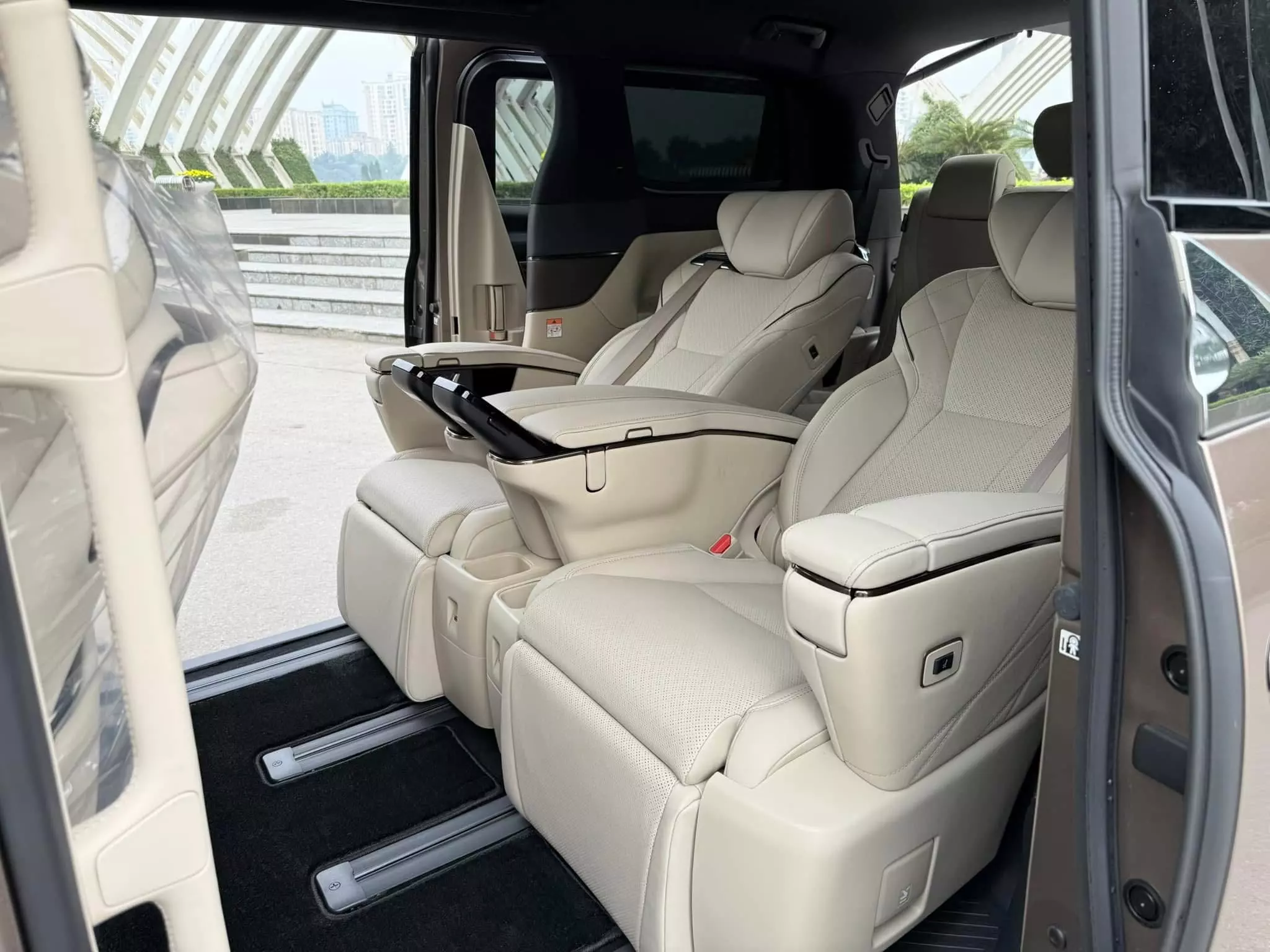 Bán Toyota Alphard 2.4 AT sản xuất 2024, mới 100%, xe giao ngay.-9