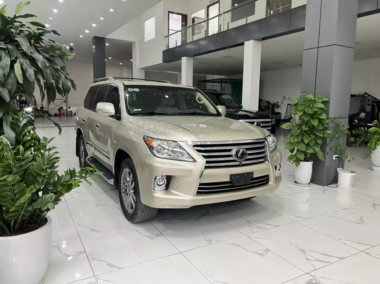 Lexus LX570 bản Xuất Mỹ sản xuất năm 2014 đẹp xuất sắc hàng hiếm gặp.-1