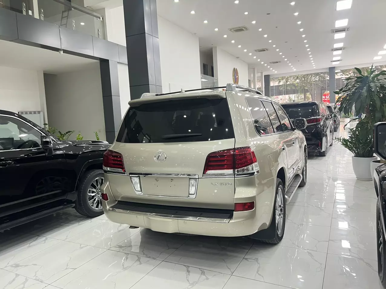 Lexus LX570 bản Xuất Mỹ sản xuất năm 2014 đẹp xuất sắc hàng hiếm gặp.-3