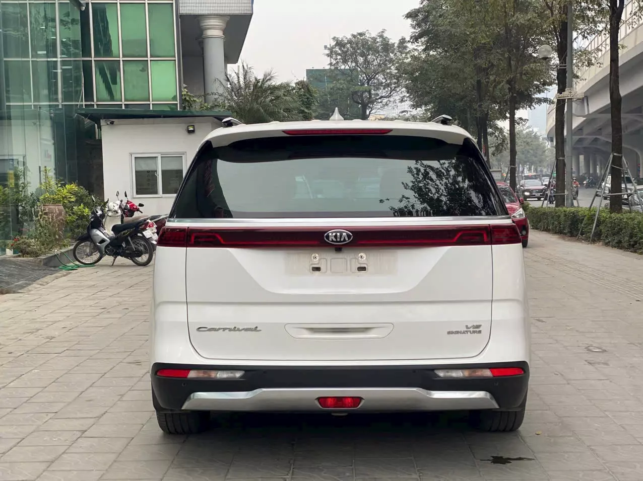 E bán chiếc xe siêu đẹp KIA CARNIVAL Signature 3.5 máy xăng năm 2021-2