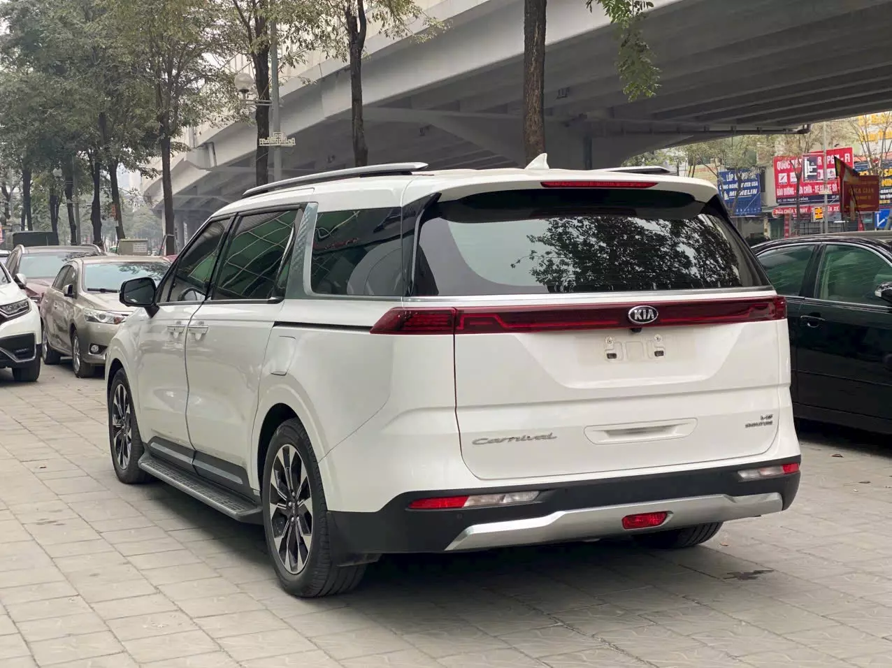 E bán chiếc xe siêu đẹp KIA CARNIVAL Signature 3.5 máy xăng năm 2021-4