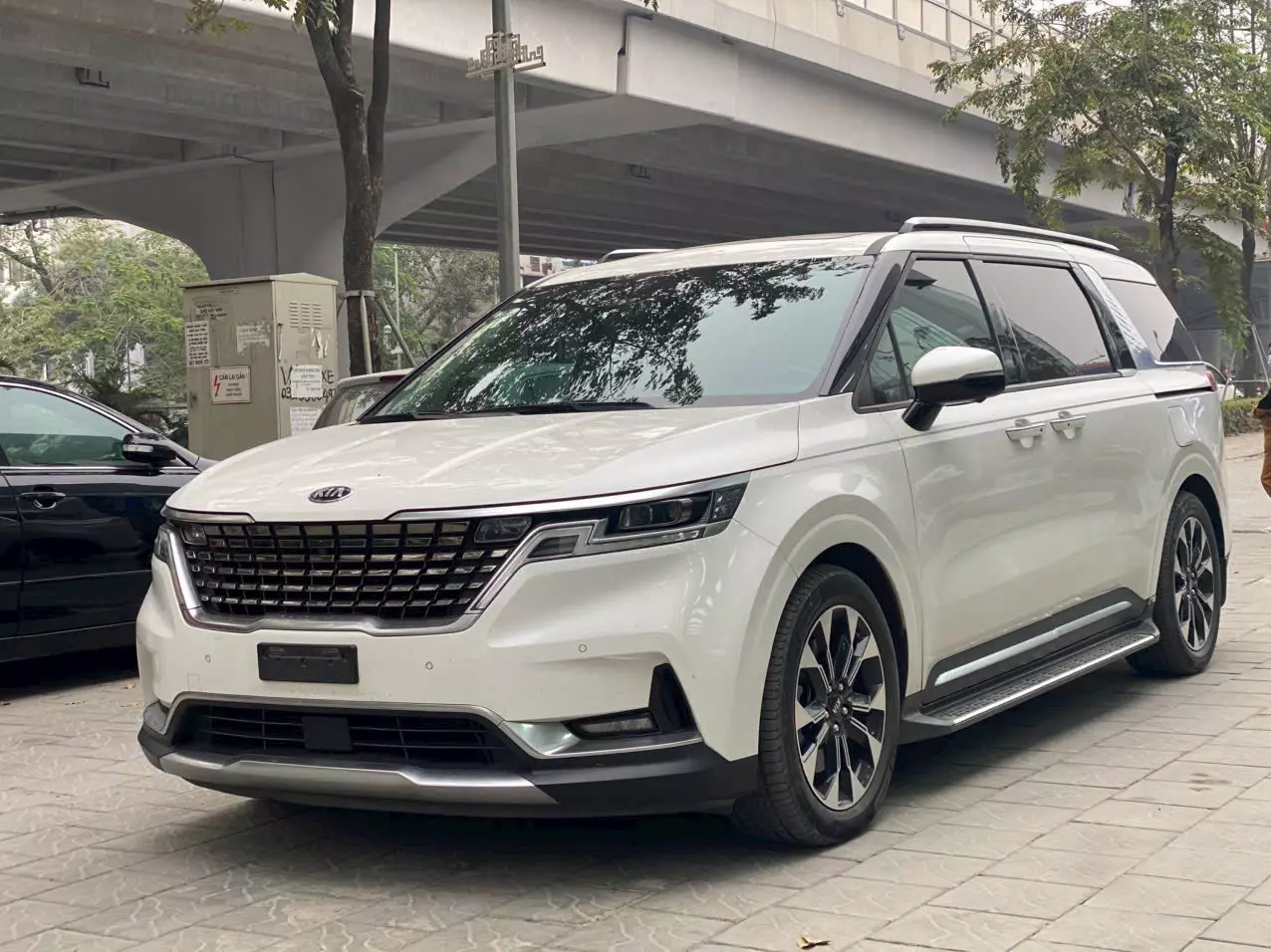 E bán chiếc xe siêu đẹp KIA CARNIVAL Signature 3.5 máy xăng năm 2021-3