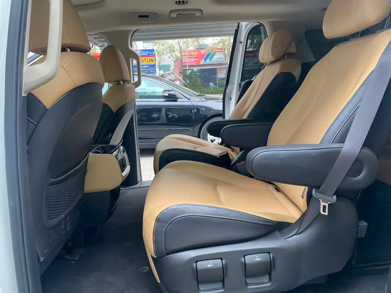 E bán chiếc xe siêu đẹp KIA CARNIVAL Signature 3.5 máy xăng năm 2021-9