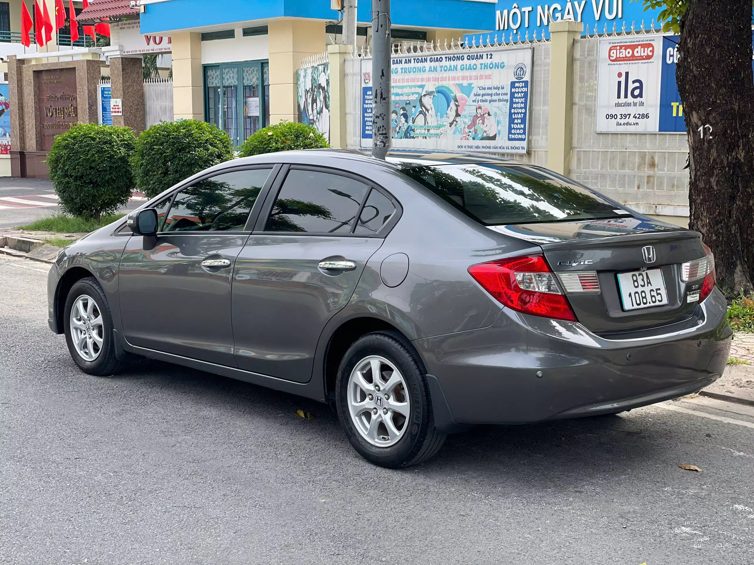 Honda Civic model 2013 , 1.8AT màu xám -2