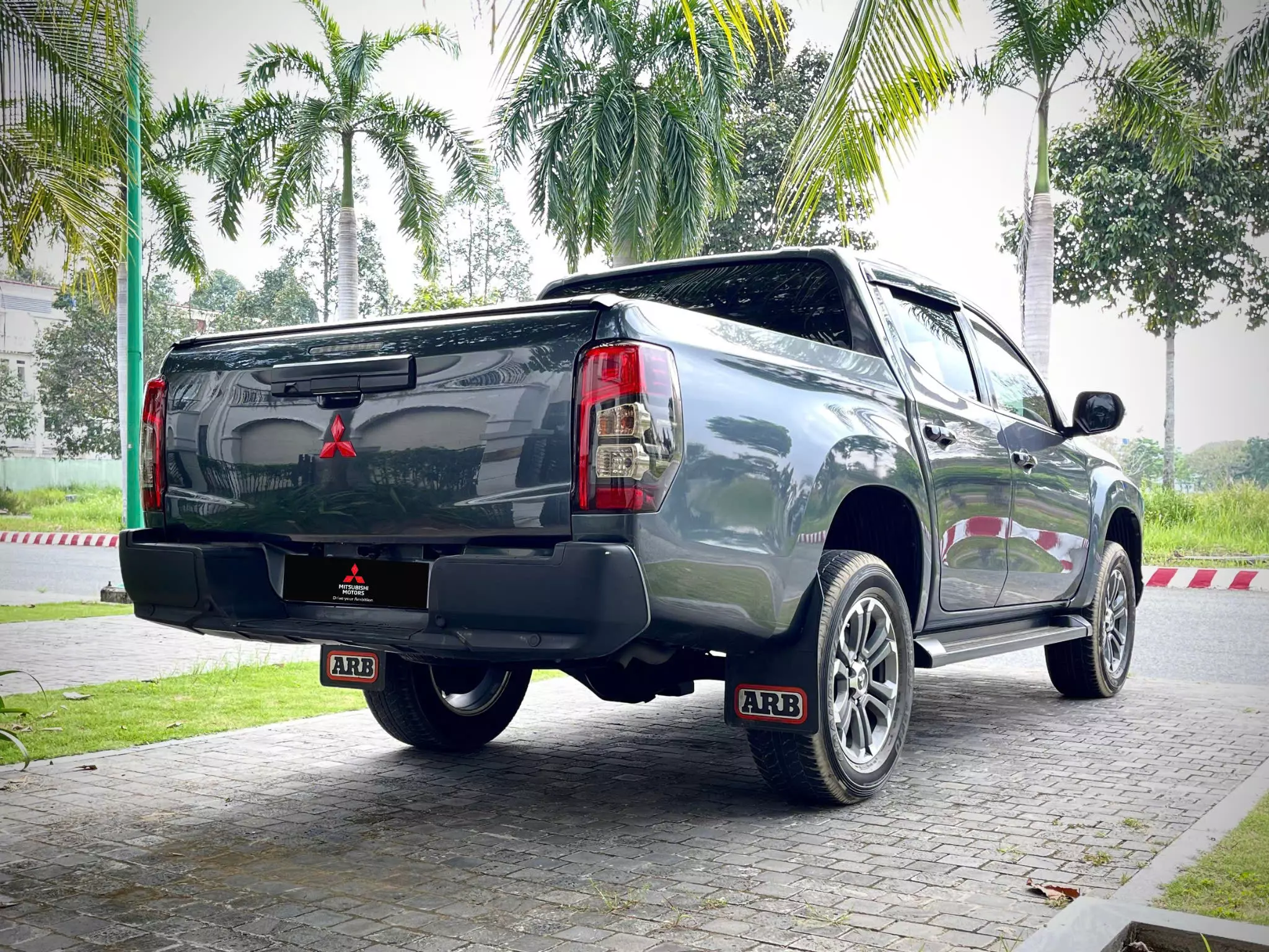 BÁN XE  MITSUBISHI TRITON PREMIUM 4X4 2 CẦU SẢN XUẤT NĂM 2020-6