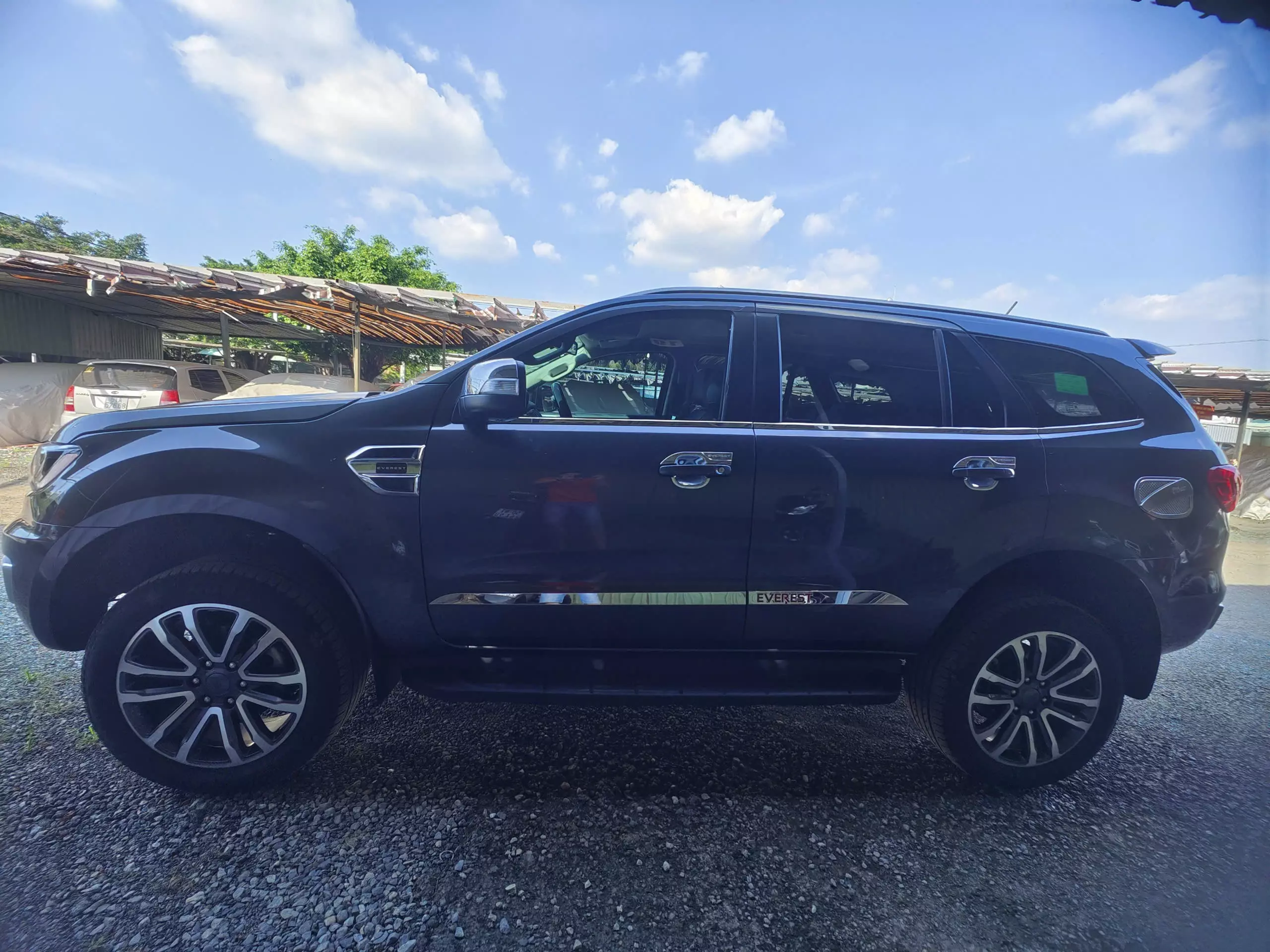 Ford Everest 2020 Trend 2.0L AT 4x2, màu xám, mới 90% (chính chủ) -2