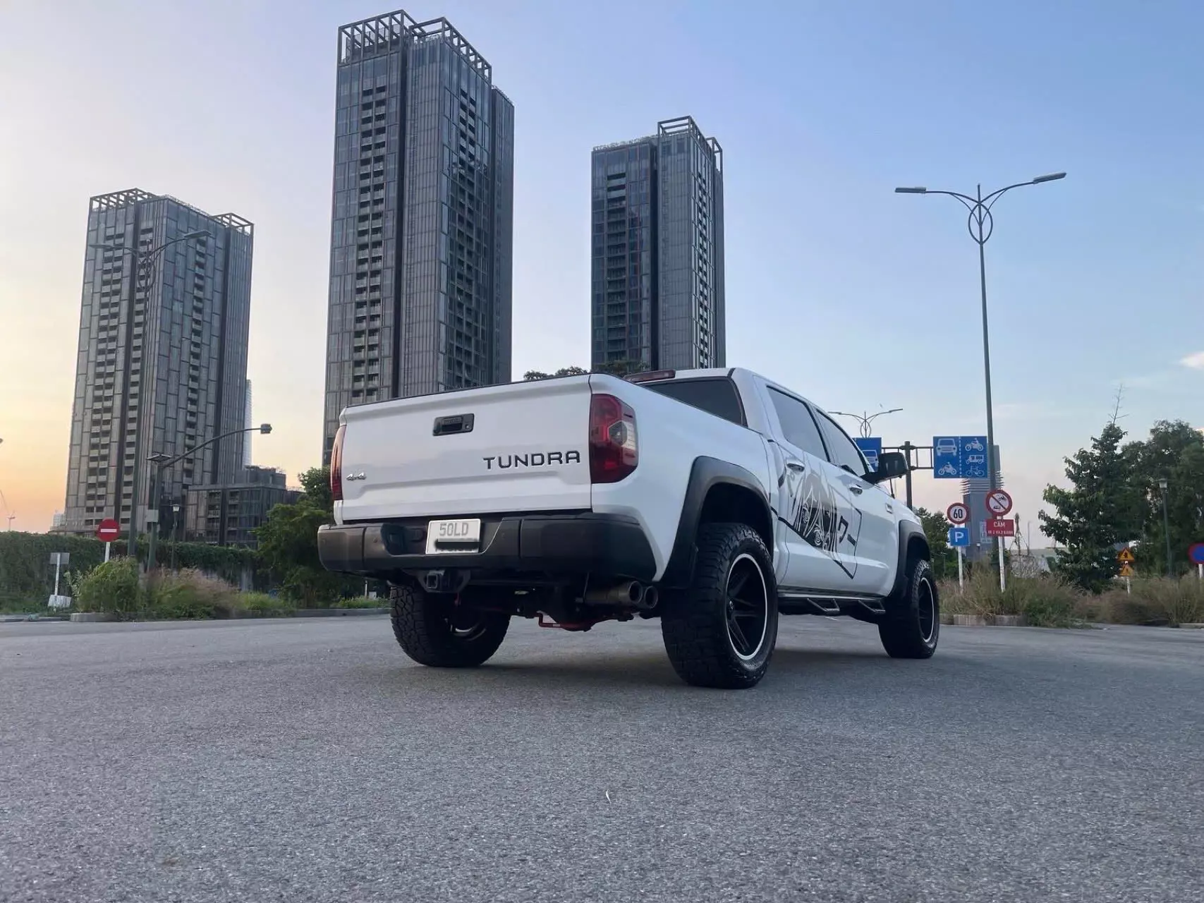 CHÍNH CHỦ CẦN BÁN XE TOYOTA TUNDRA 1794 Edition, Model 2015 vin 2024-5