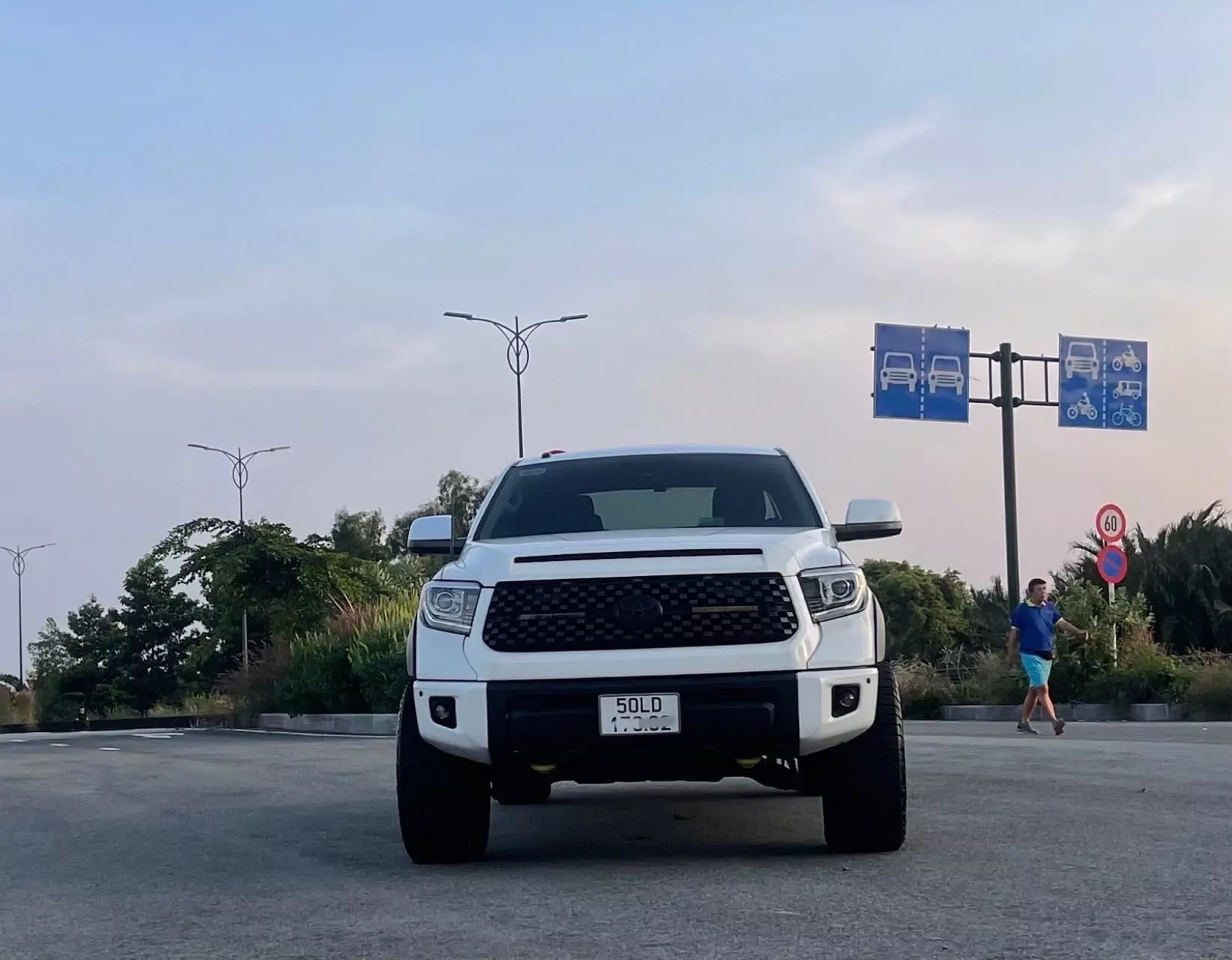 CHÍNH CHỦ CẦN BÁN XE TOYOTA TUNDRA 1794 Edition, Model 2015 vin 2024-10