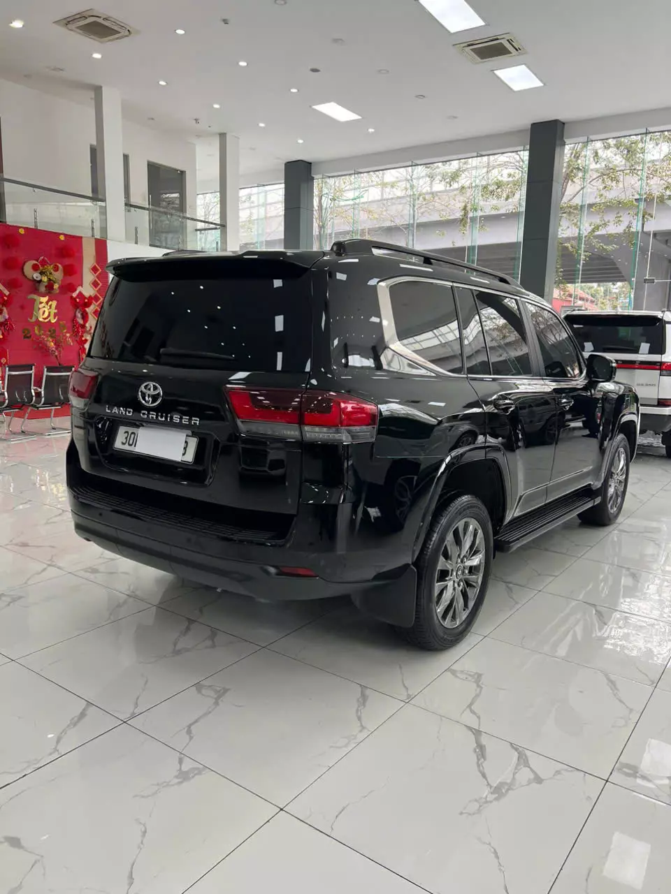 Cần bán Toyota Land Cruiser LC300 màu Đen nội thất Kem xe sản xuất năm 2022 đăng ký cá nhân-2