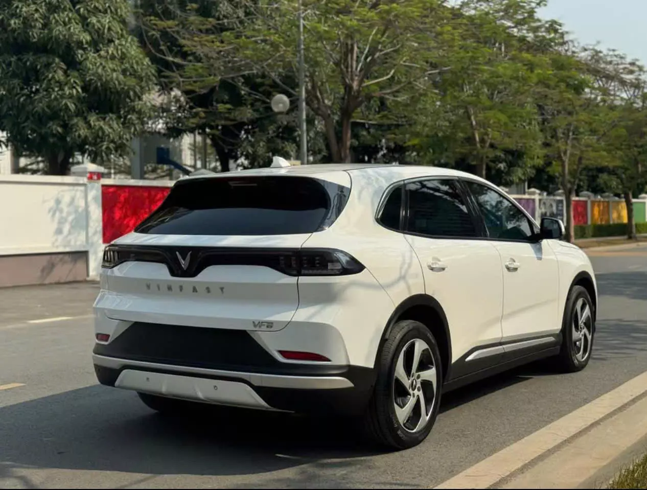 VINFAST VF8 - SỞ HỮU NGAY ĐỂ TẬN HƯỞNG ƯU ĐÃI THUẾ KHỦNG!-3