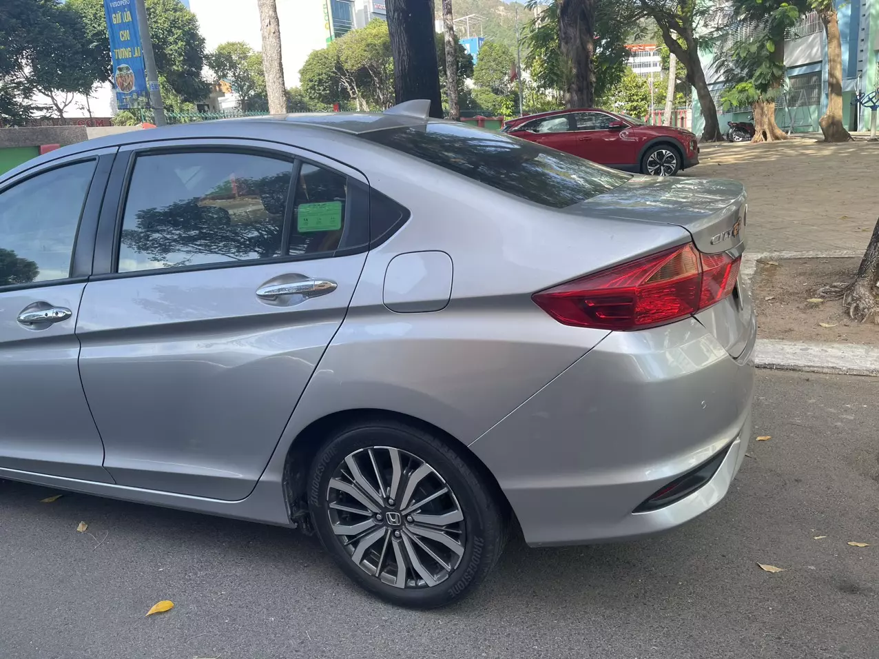 Bán dùm hàng xóm honda city top 2018 ODO chưa tới 70k km-0