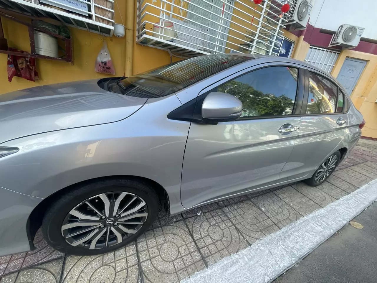 Bán dùm hàng xóm honda city top 2018 ODO chưa tới 70k km-2