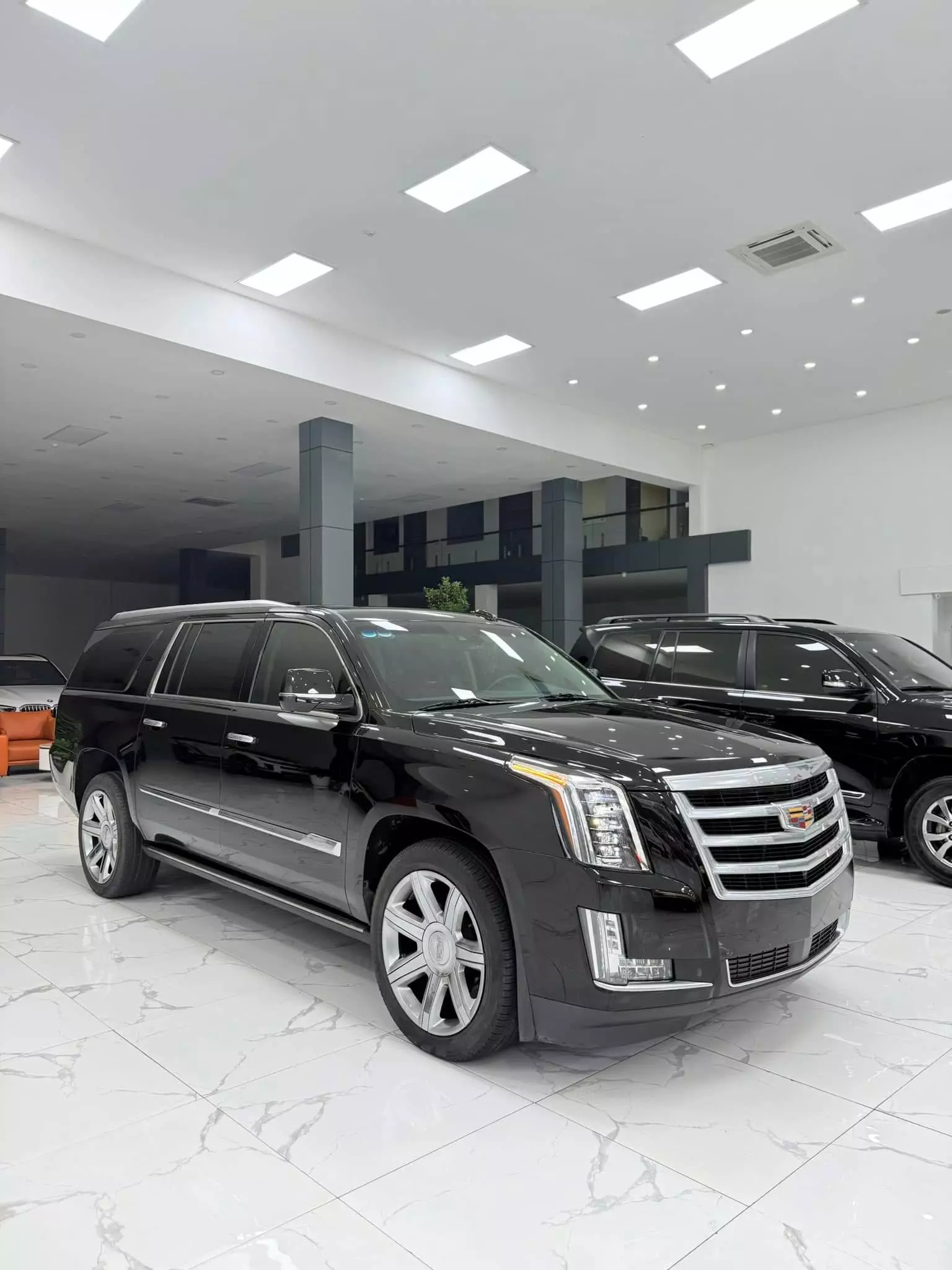 Bán Cadillac Escalade ESV Platinum 6.2, sản xuất 2016.-2