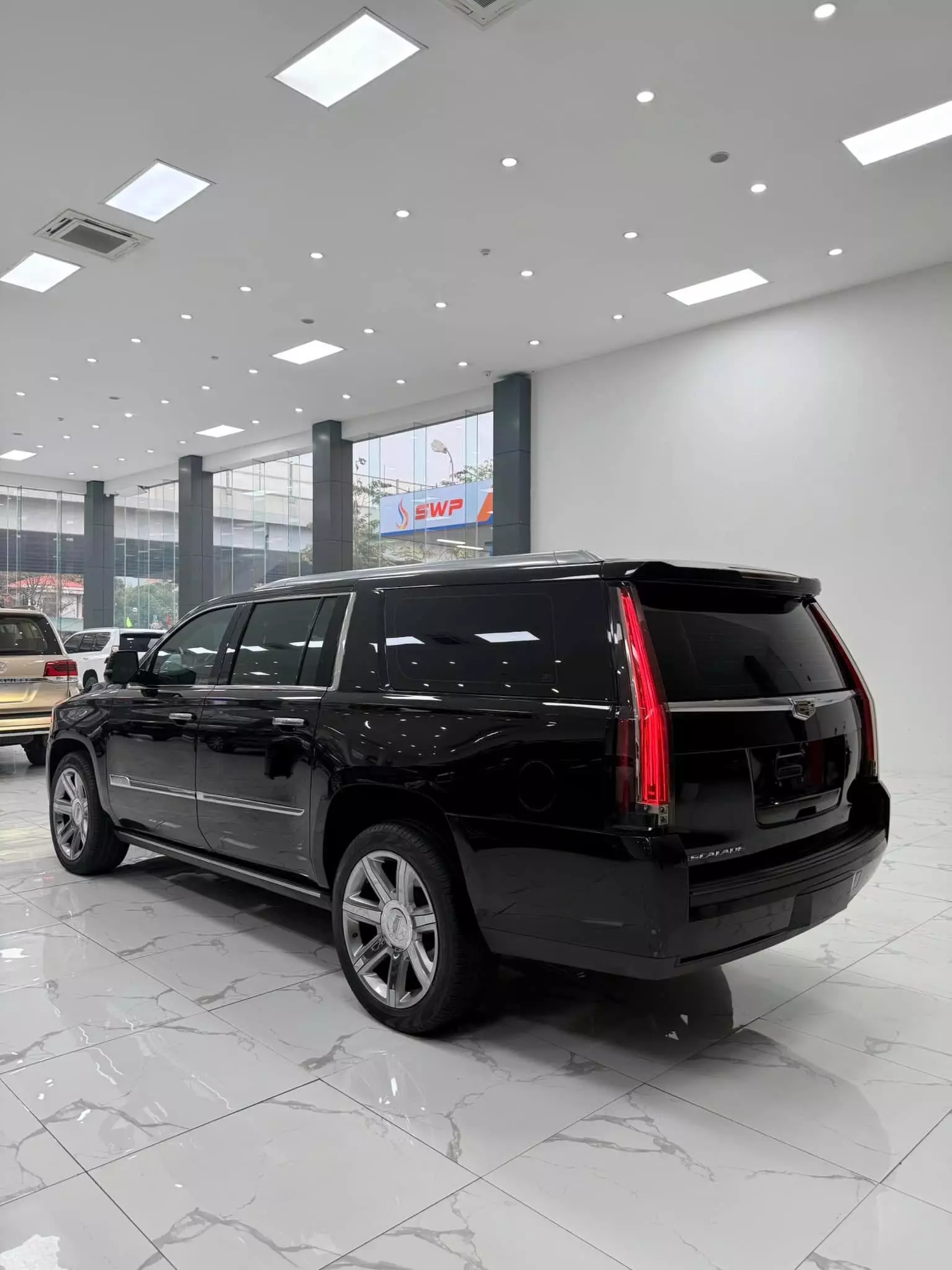 Bán Cadillac Escalade ESV Platinum 6.2, sản xuất 2016.-4