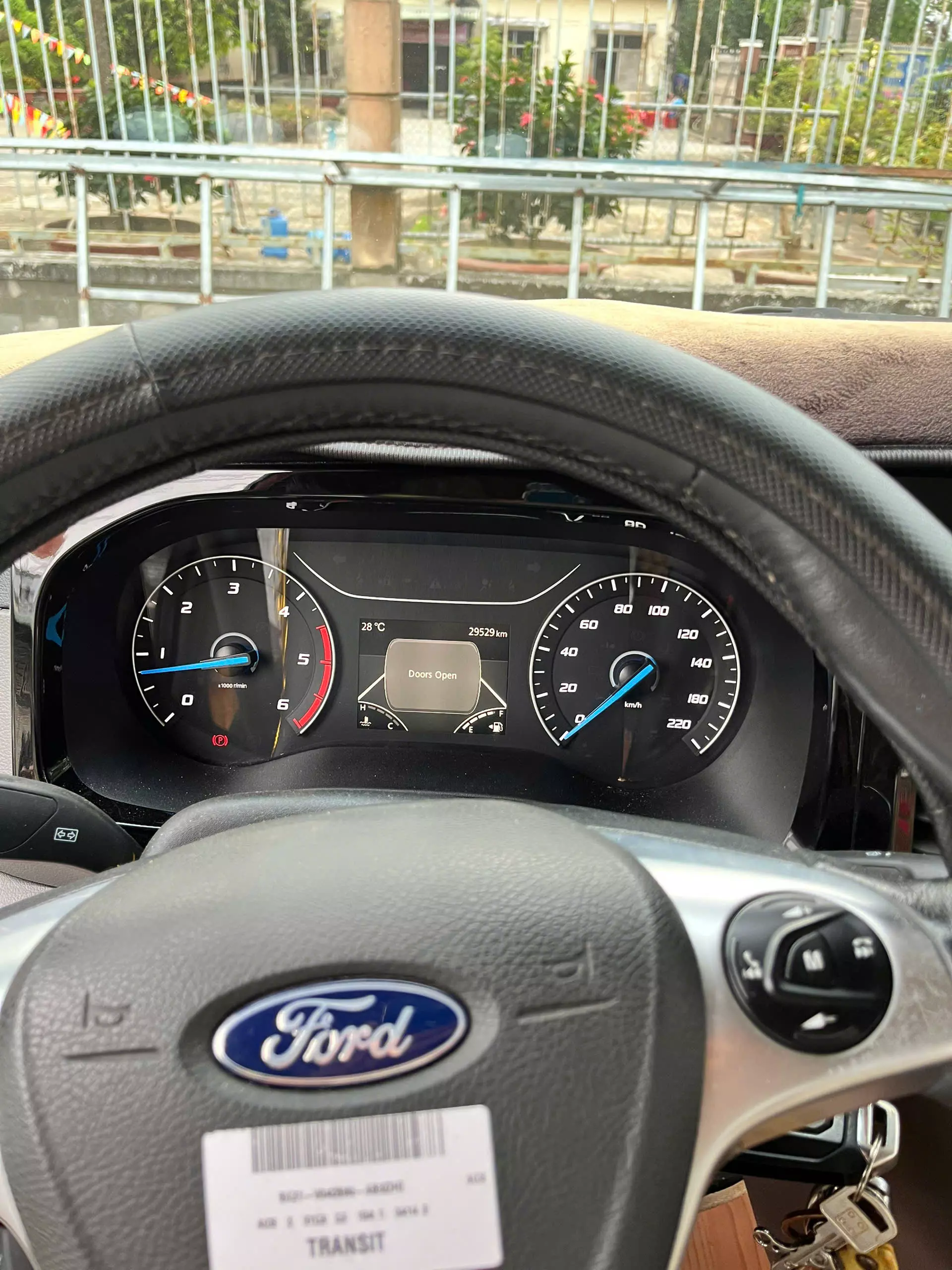 Ford Transit 2023 - 29529 km- 750 triệu-4