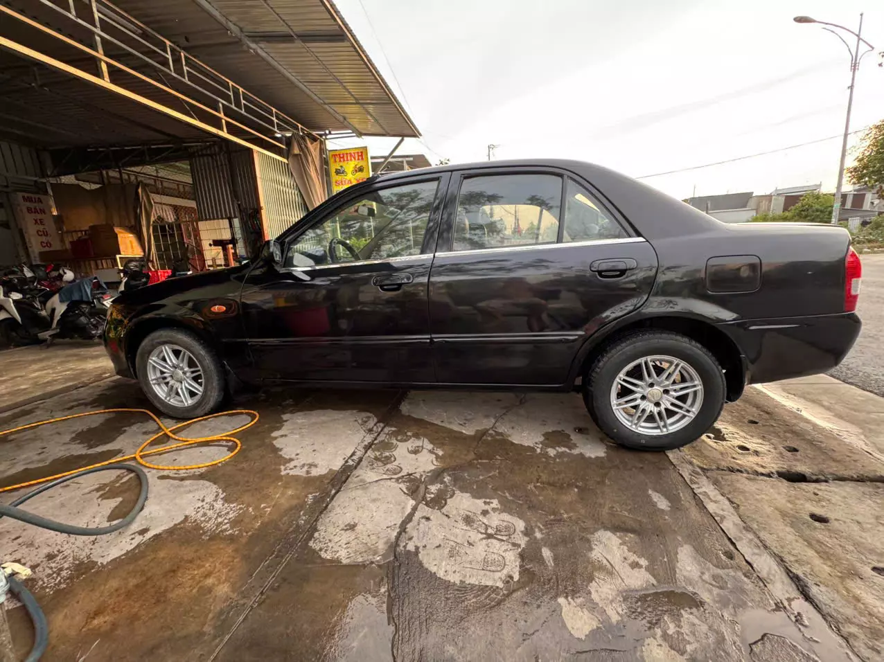 BÁN XE MAZDA 323, SẢN XUẤT NĂM 2002-3