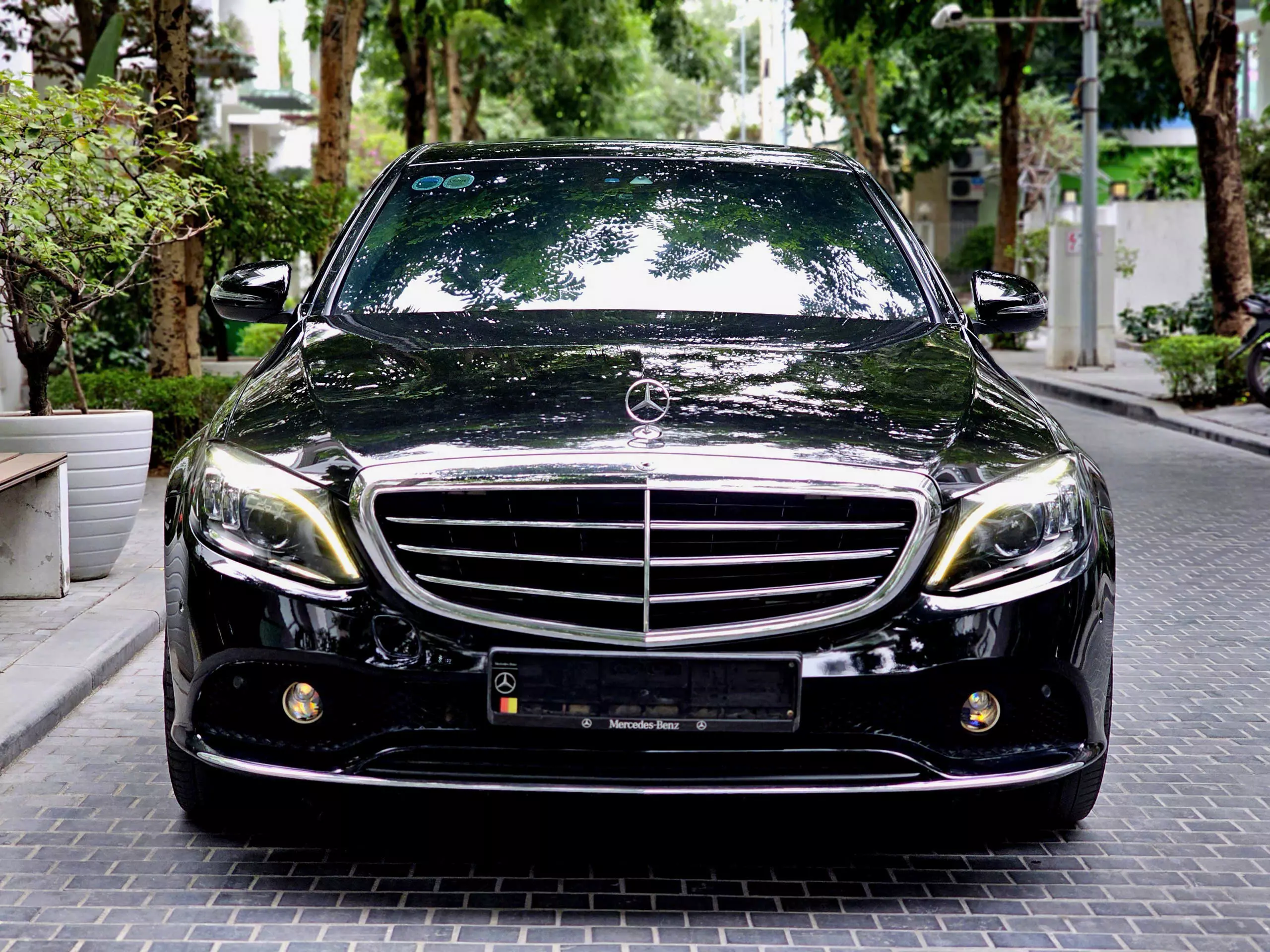 Cần bán gấp Mercedes 2018, màu đen-0