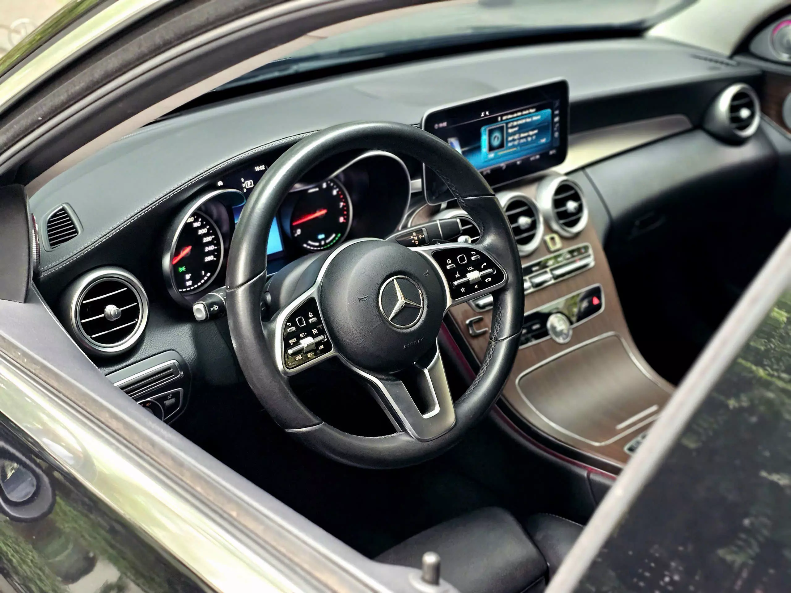 Cần bán gấp Mercedes 2018, màu đen-7