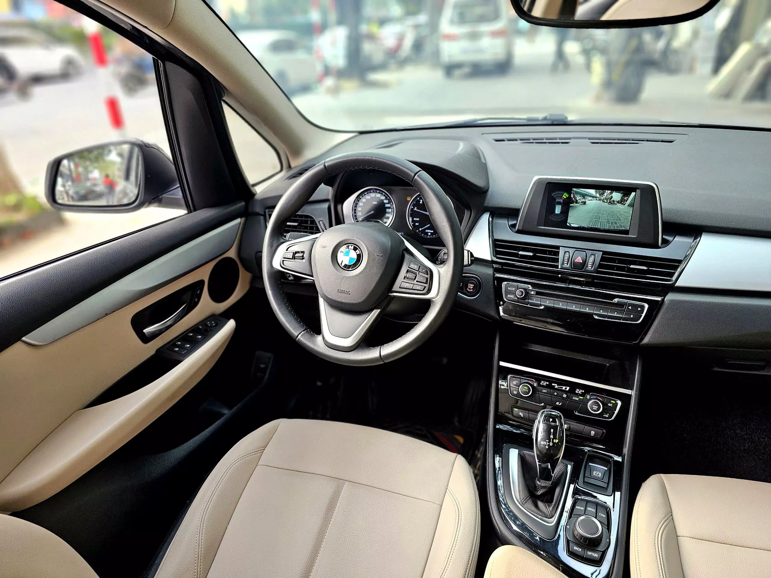 Bán xe BMW 218i Grand Tourer 2018, màu xanh lam-7