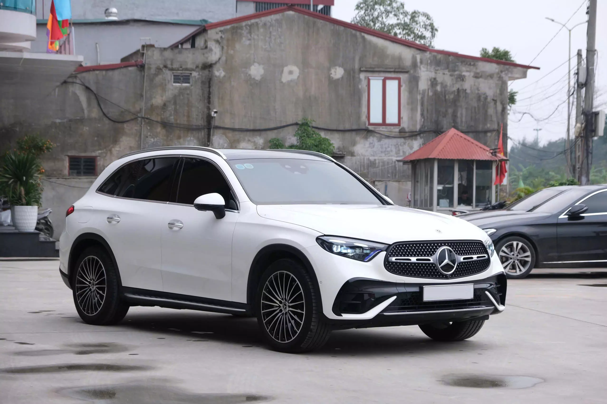 Cần bán xe Mercerdes- Been GlC 300 SX2023-2