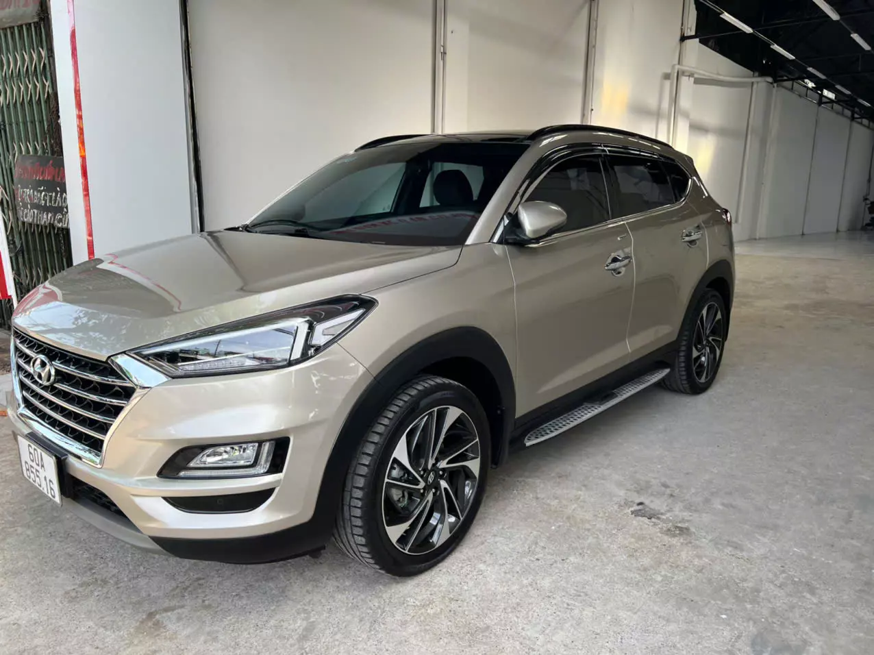 Hyundai Tucson 1.6 Turbo 2020, Giá bán: 696 triệu (có bớt Lộc), Ghi Vàng, nội thất Kem.-1